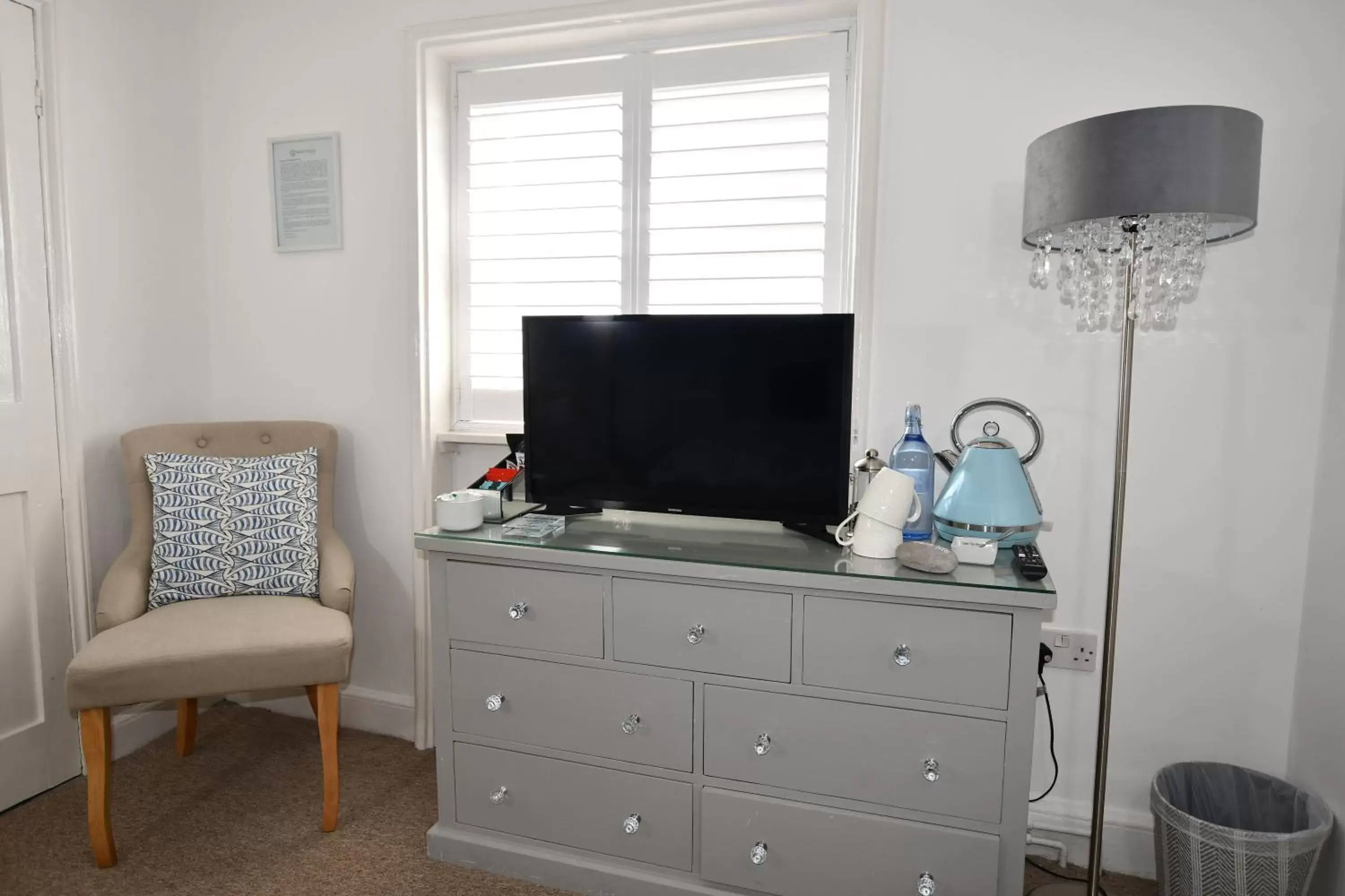 Seating area, TV/Entertainment Center in No. 98 Boutique Hotel