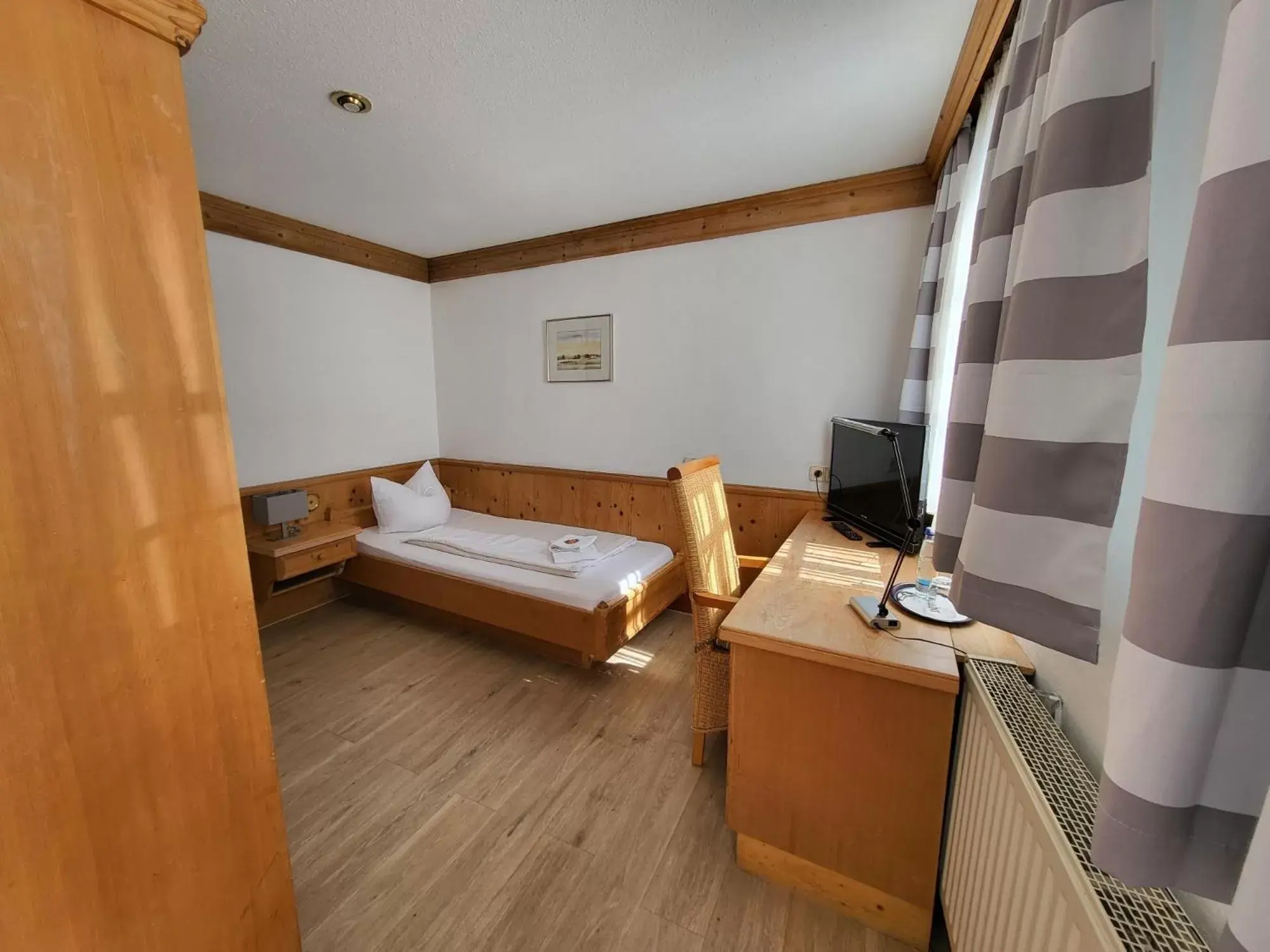 Bedroom, Bed in Historik Hotel Ochsen