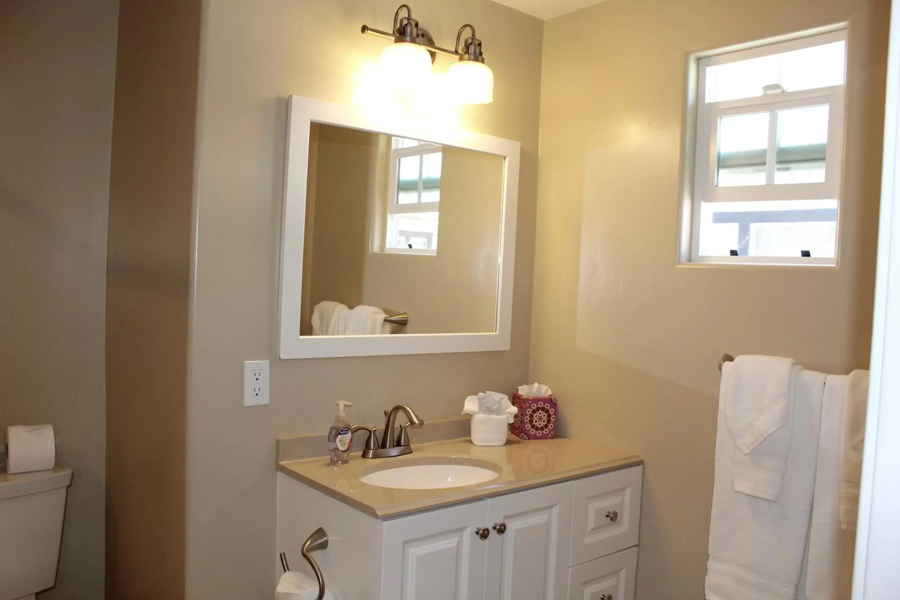 Double Room with Two Double Beds in New Haven Inn Double Room with Two Double Beds in New Haven Inn