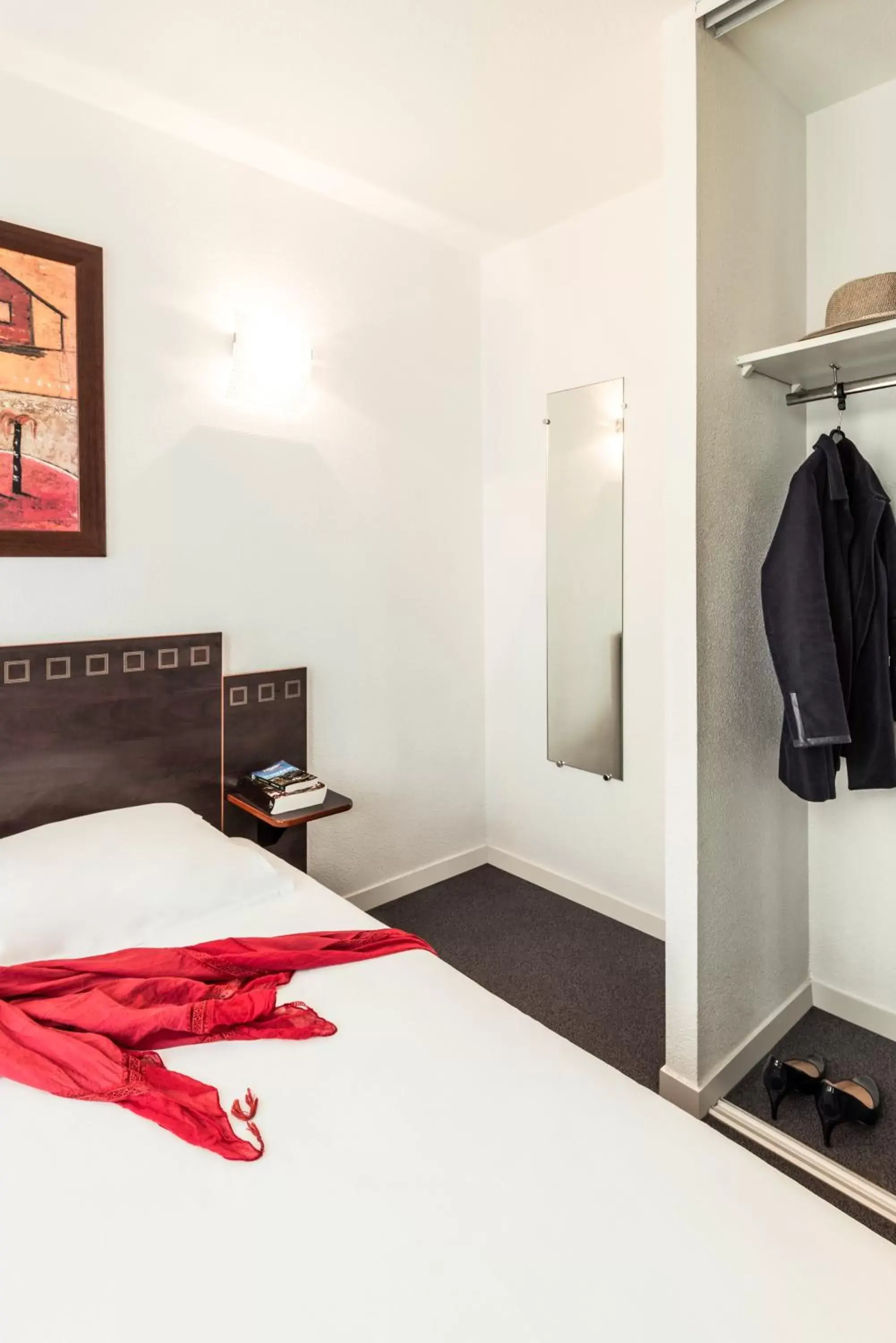 Bed, Room Photo in Aparthotel Adagio Access Toulouse Jolimont