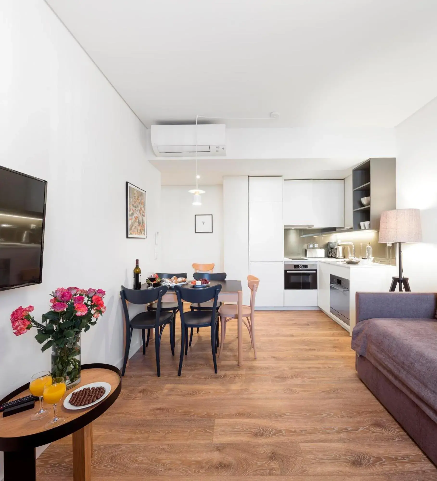 Living room, Dining Area in Lisbon Serviced Apartments - Avenida