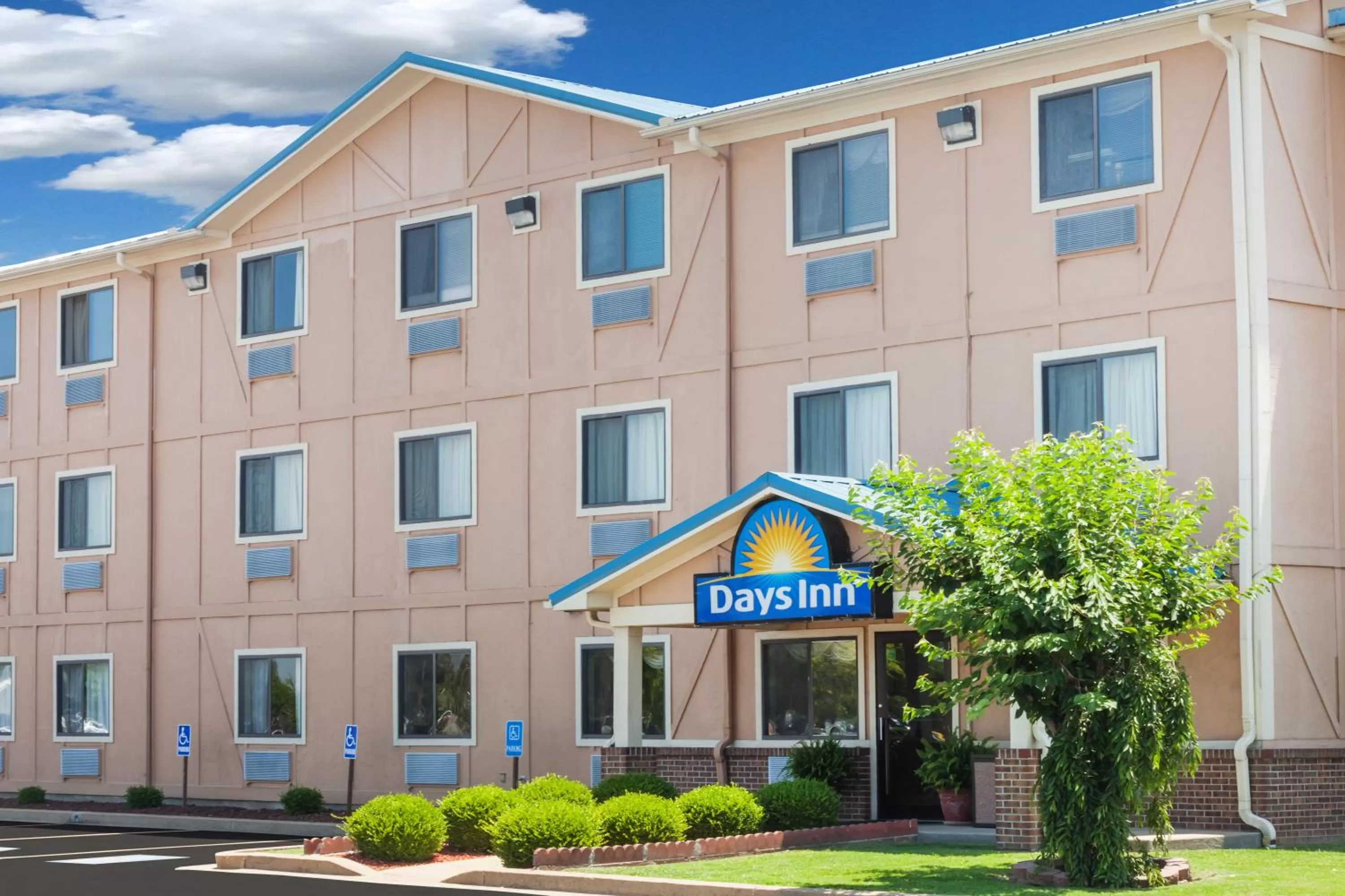 Property building in Days Inn by Wyndham Dyersburg