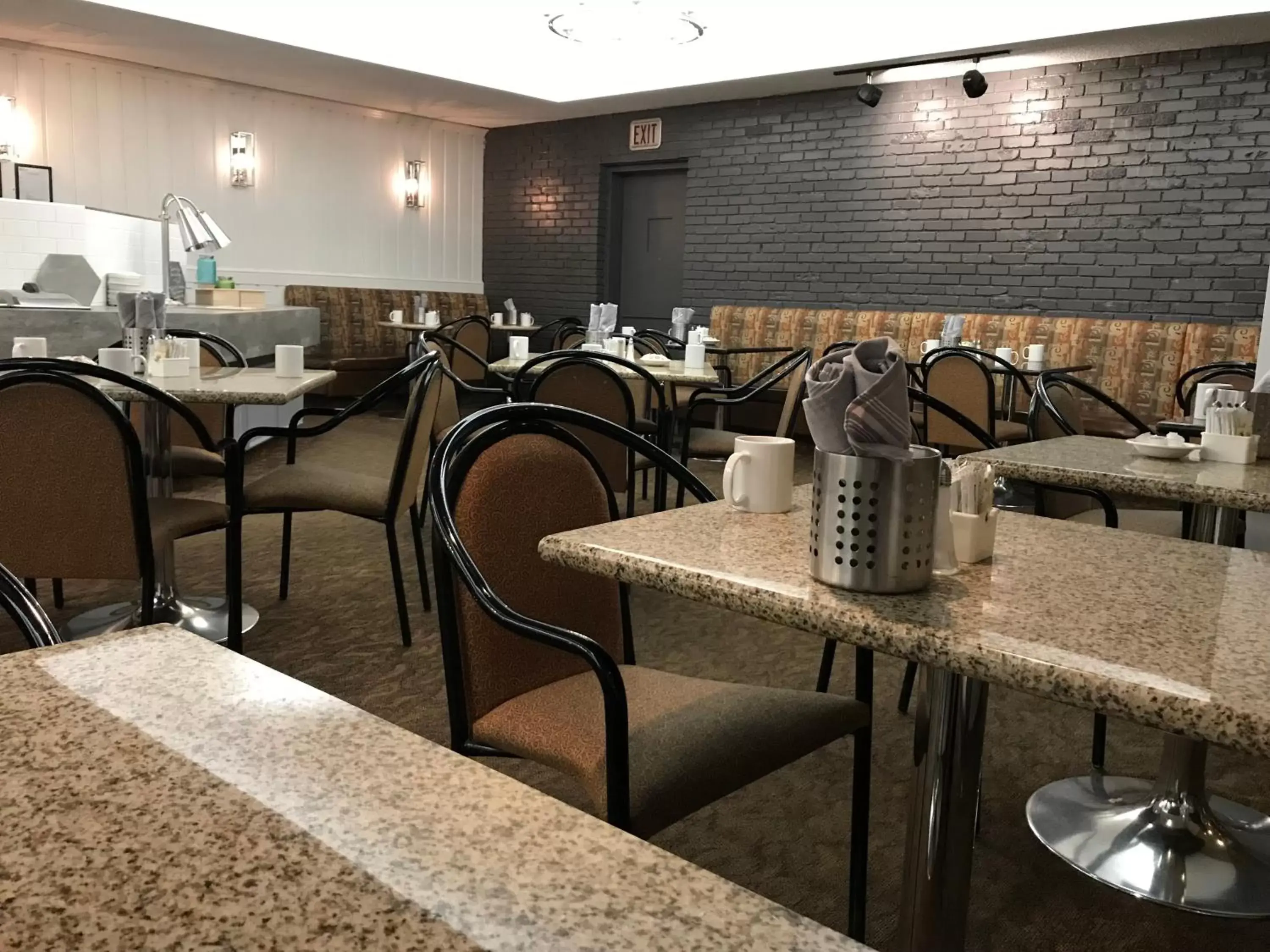 Breakfast, Restaurant/Places to Eat in Ramada Plaza by Wyndham Calgary Downtown