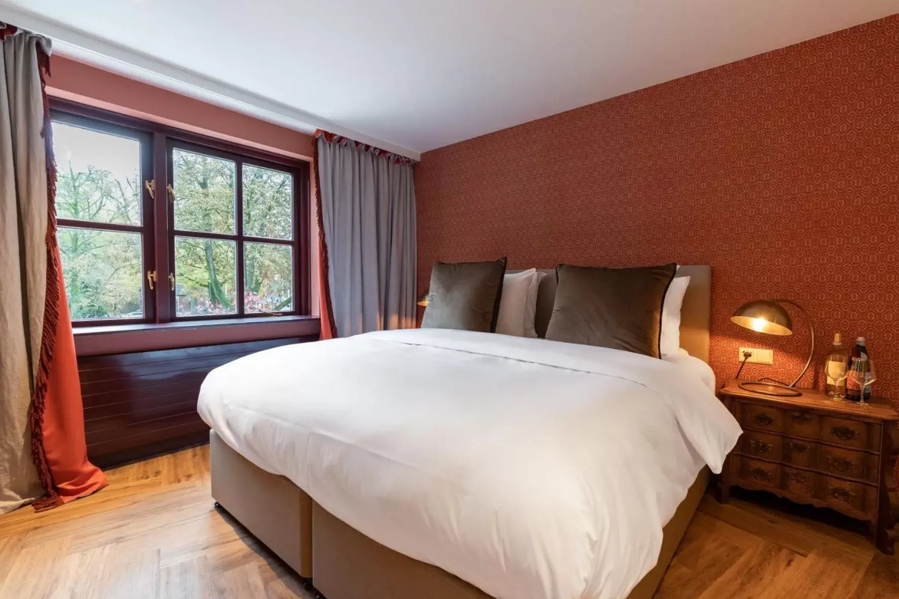 Photo of the whole room, Bed in Boetiekhotel De Kastanjehof