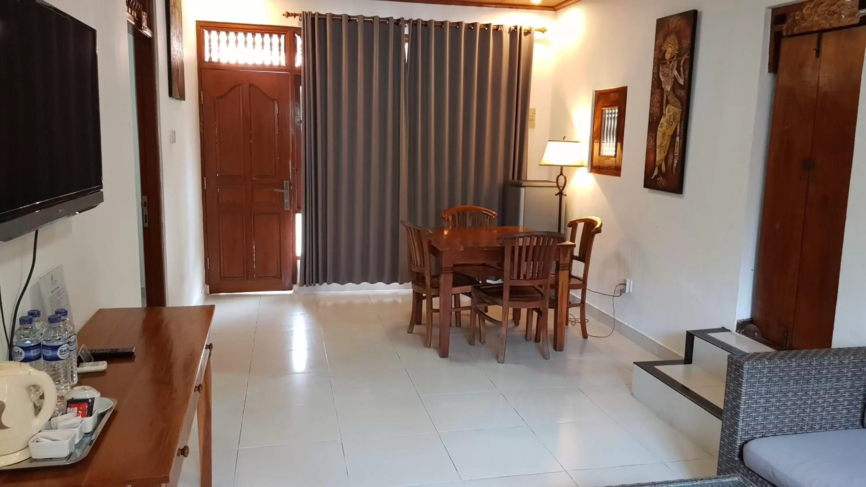 Living room, Dining Area in Kusnadi Hotel