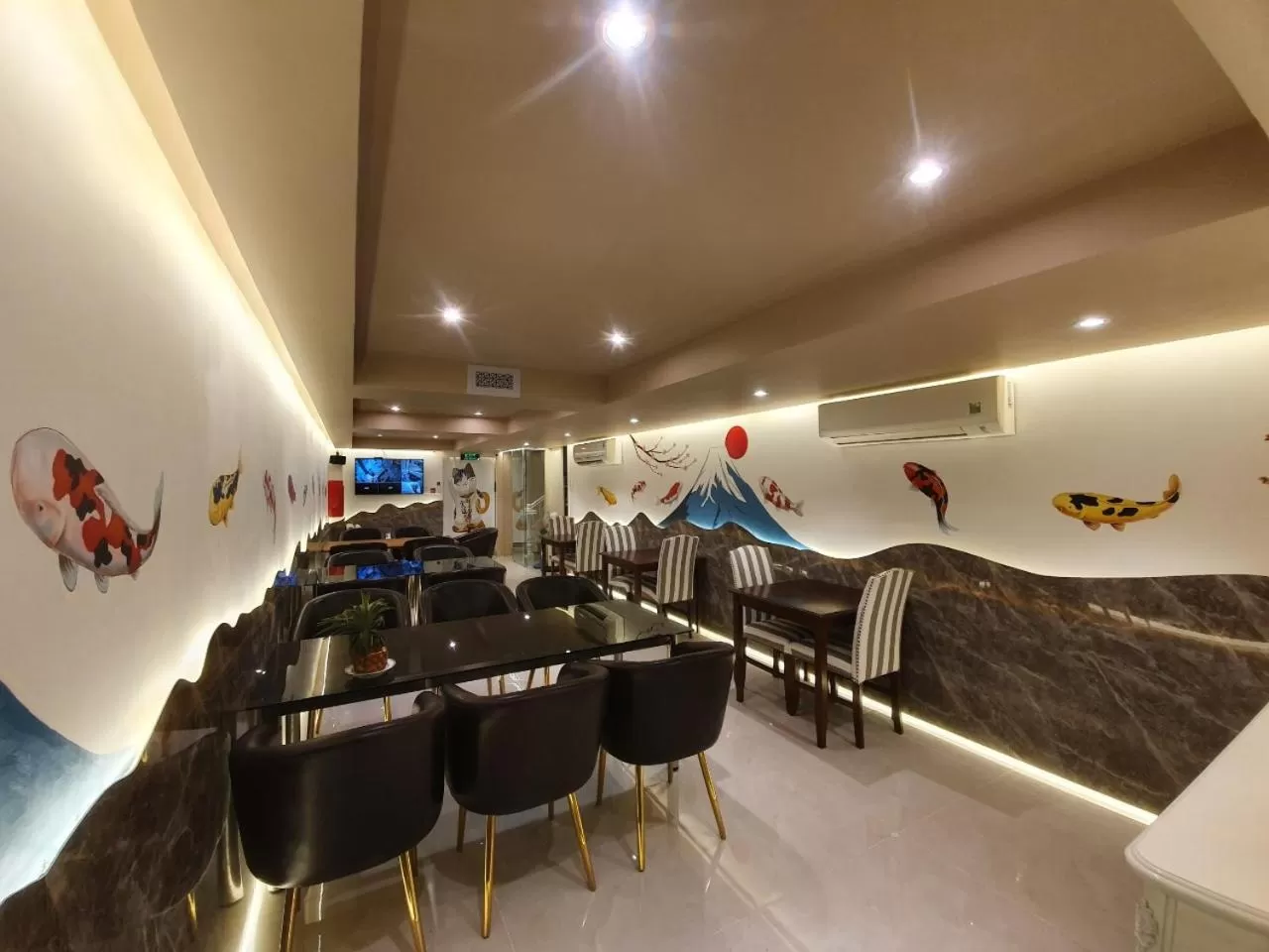 Restaurant/places to eat in Saigon By Night Luxury Hotel