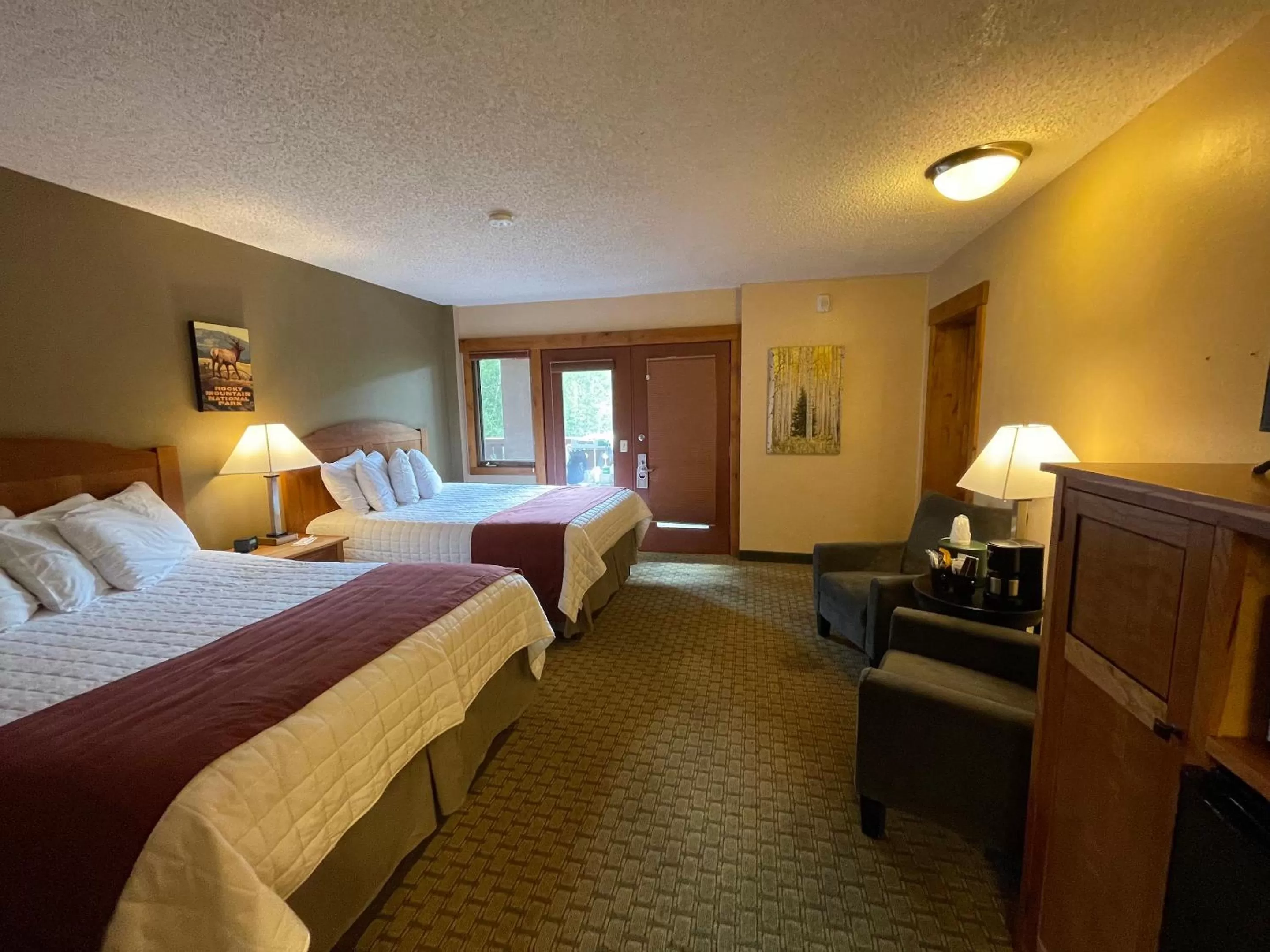 hair dresser, Bed in Silver Moon Inn