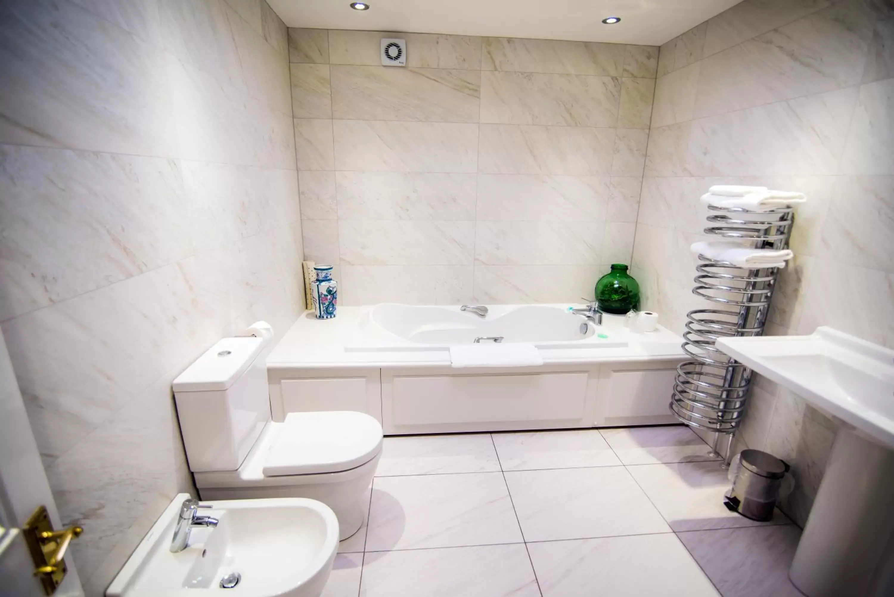 Shower, Bathroom in Astley Bank Hotel