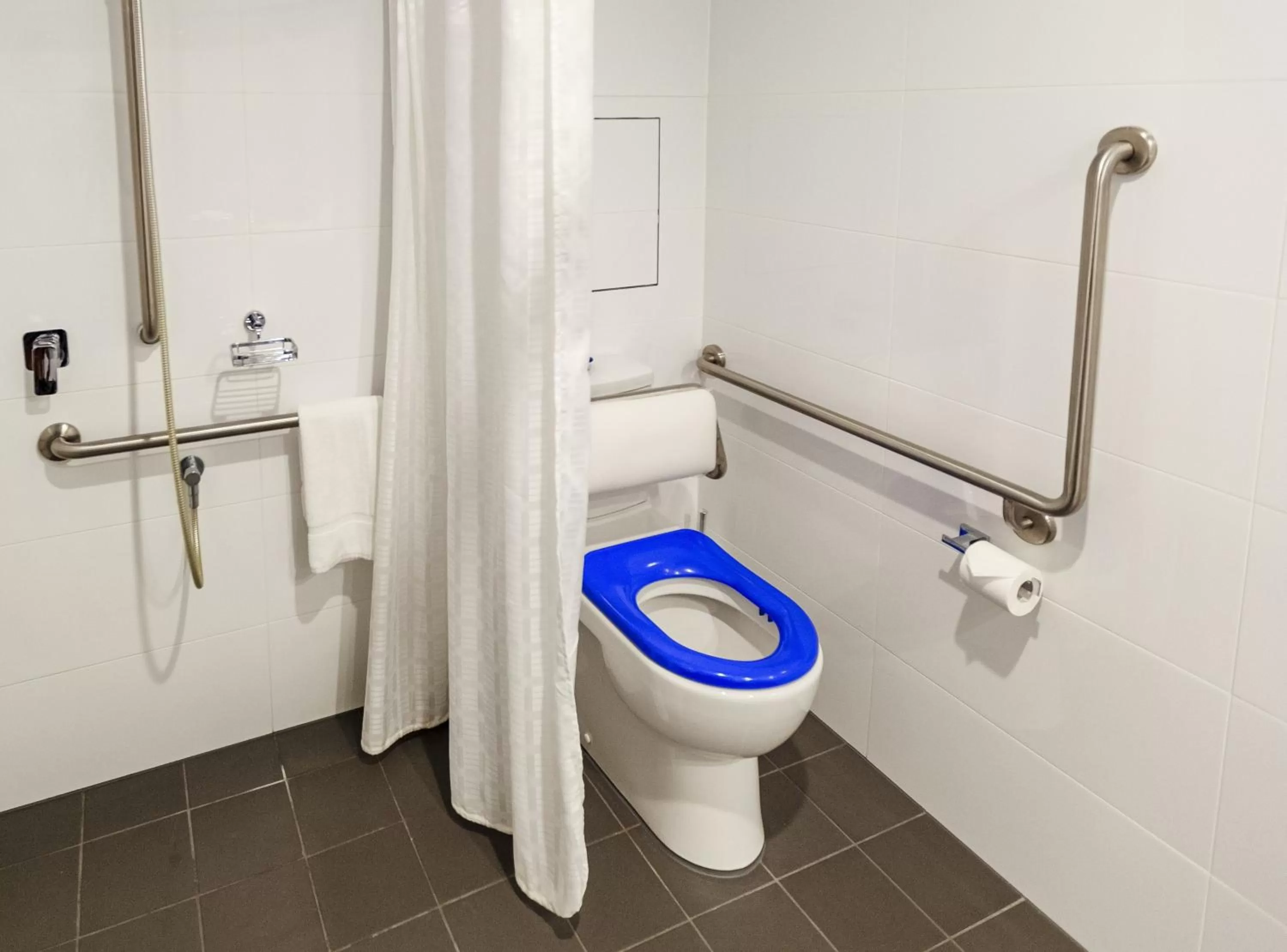 Bathroom in Mercure Sunshine Coast Kawana Waters