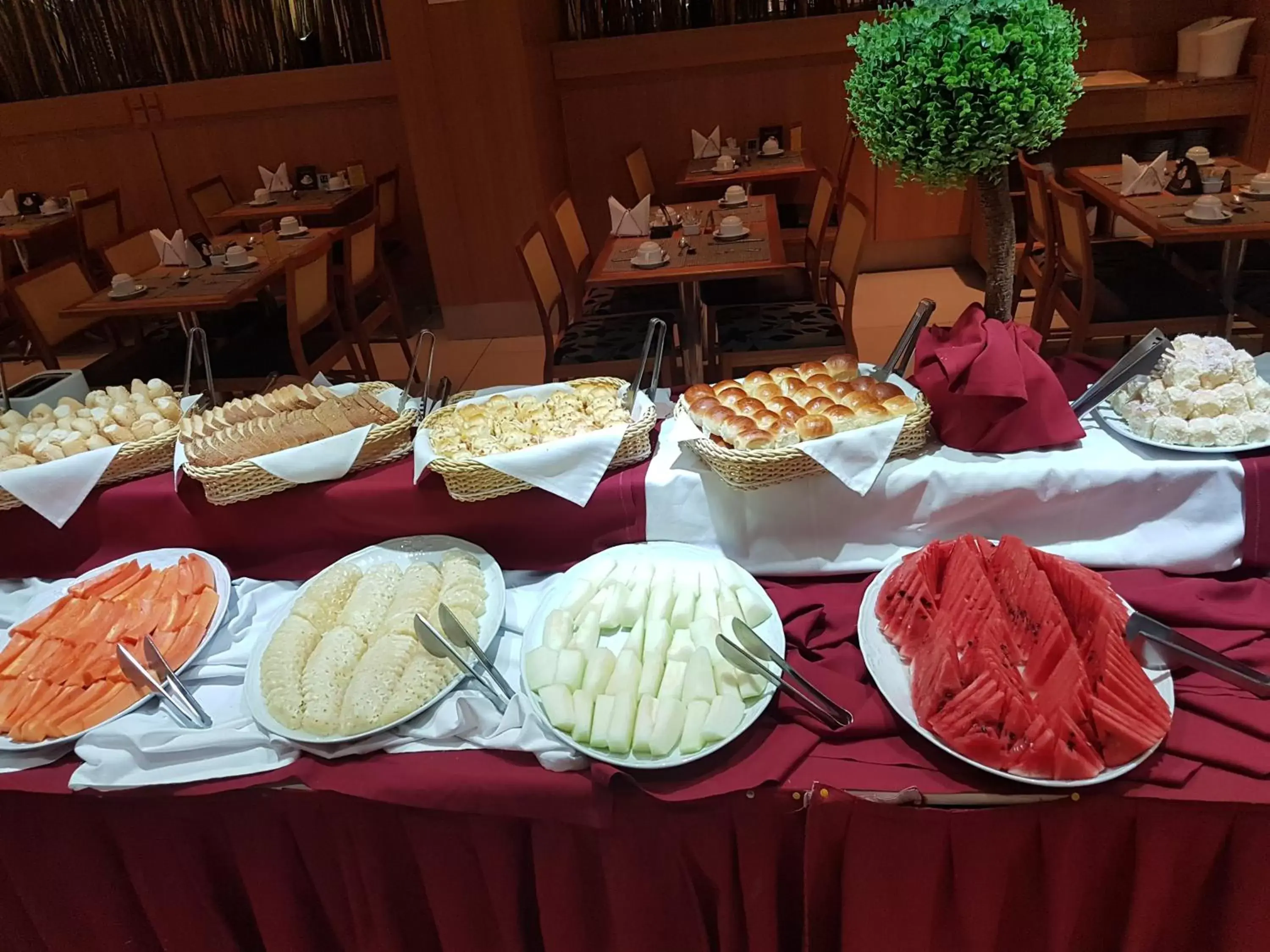 Buffet breakfast in Hotel Atlântico Business Centro