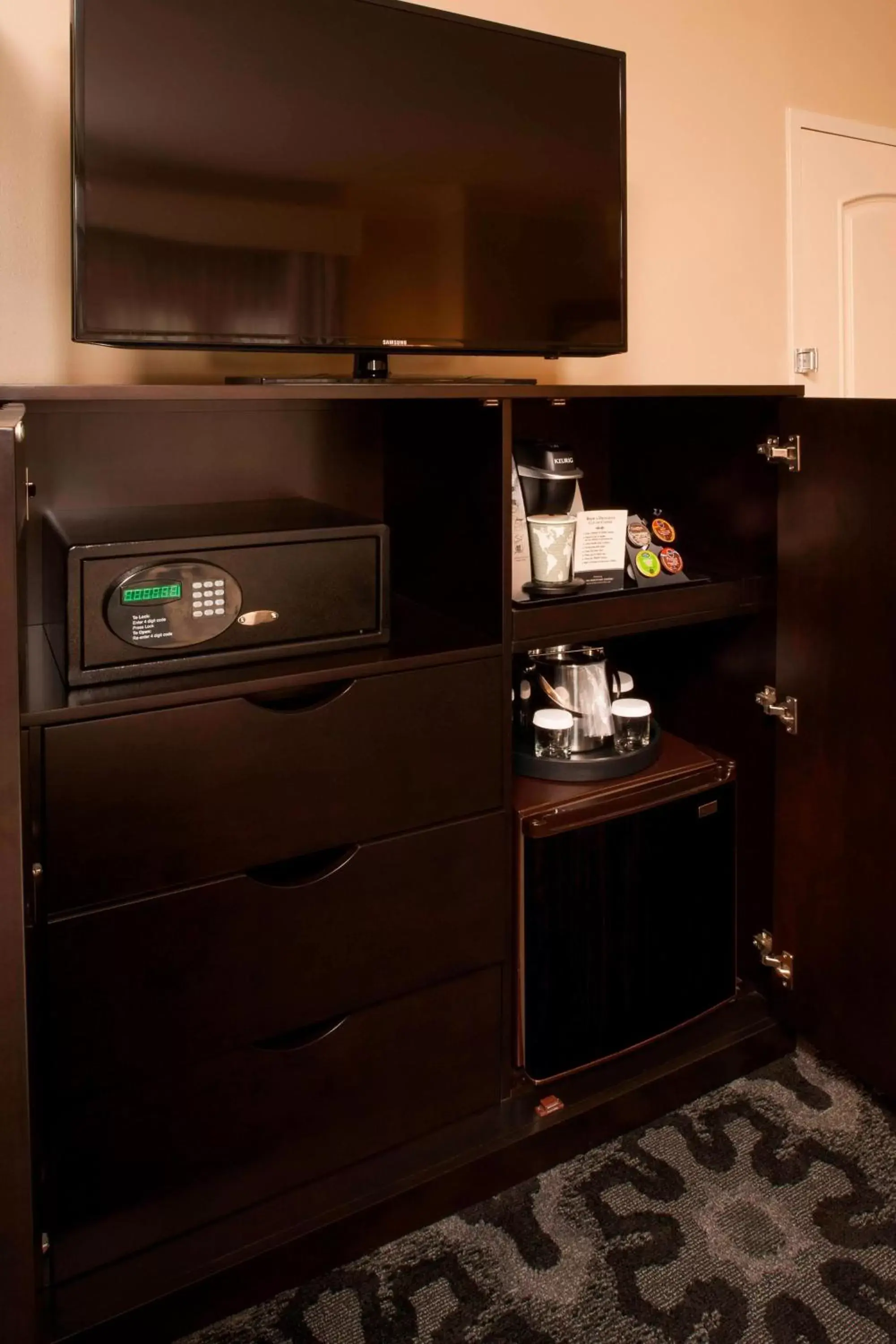 Photo of the whole room, TV/Entertainment Center in The Siena Hotel, Autograph Collection