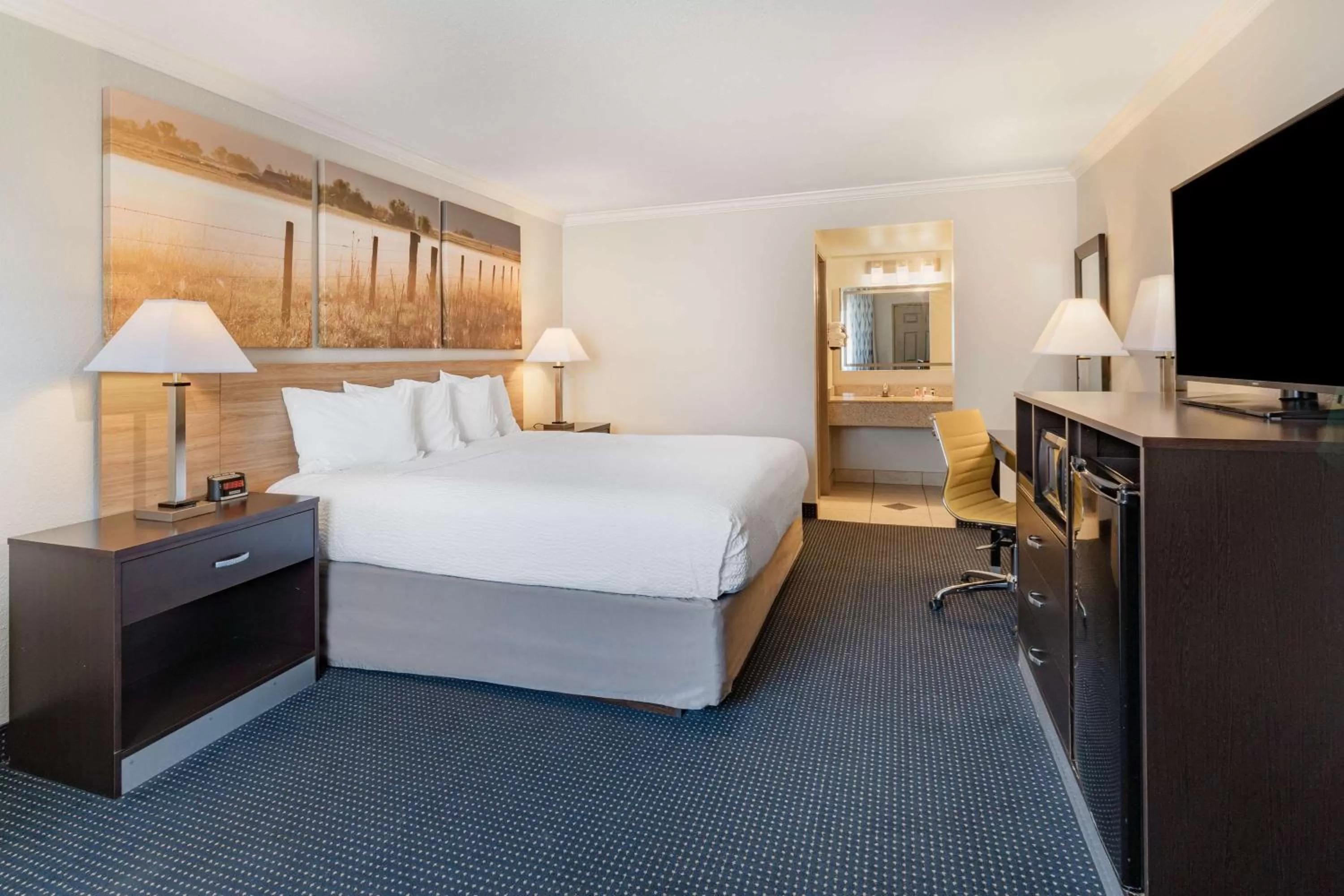 Bedroom, Bed in Days Inn by Wyndham Winnemucca