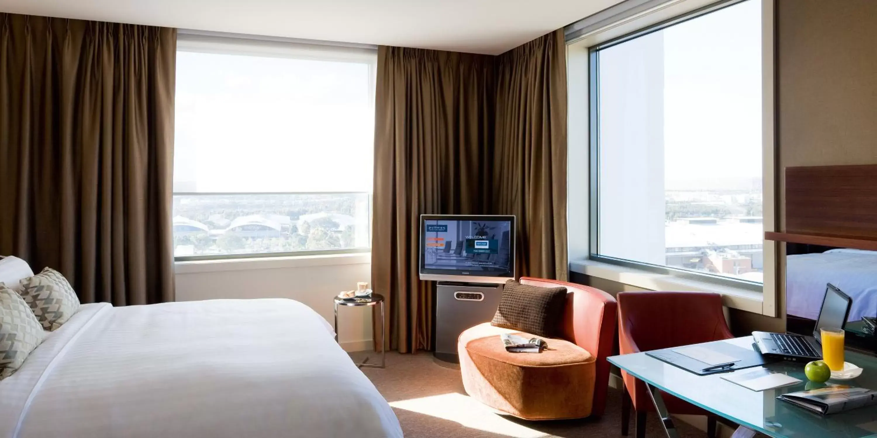 Bed, TV/Entertainment Center in Pullman at Sydney Olympic Park Hotel
