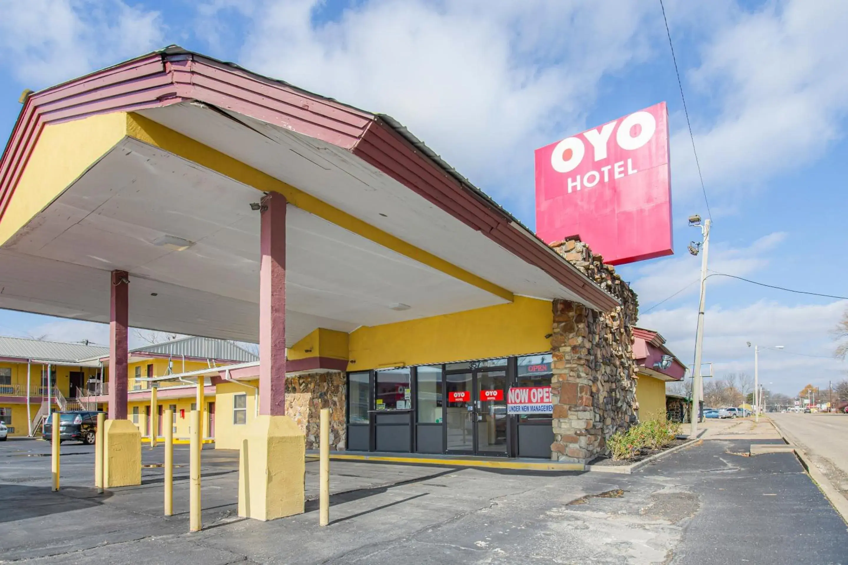 Facade/entrance in OYO Hotel Blytheville AR I-55