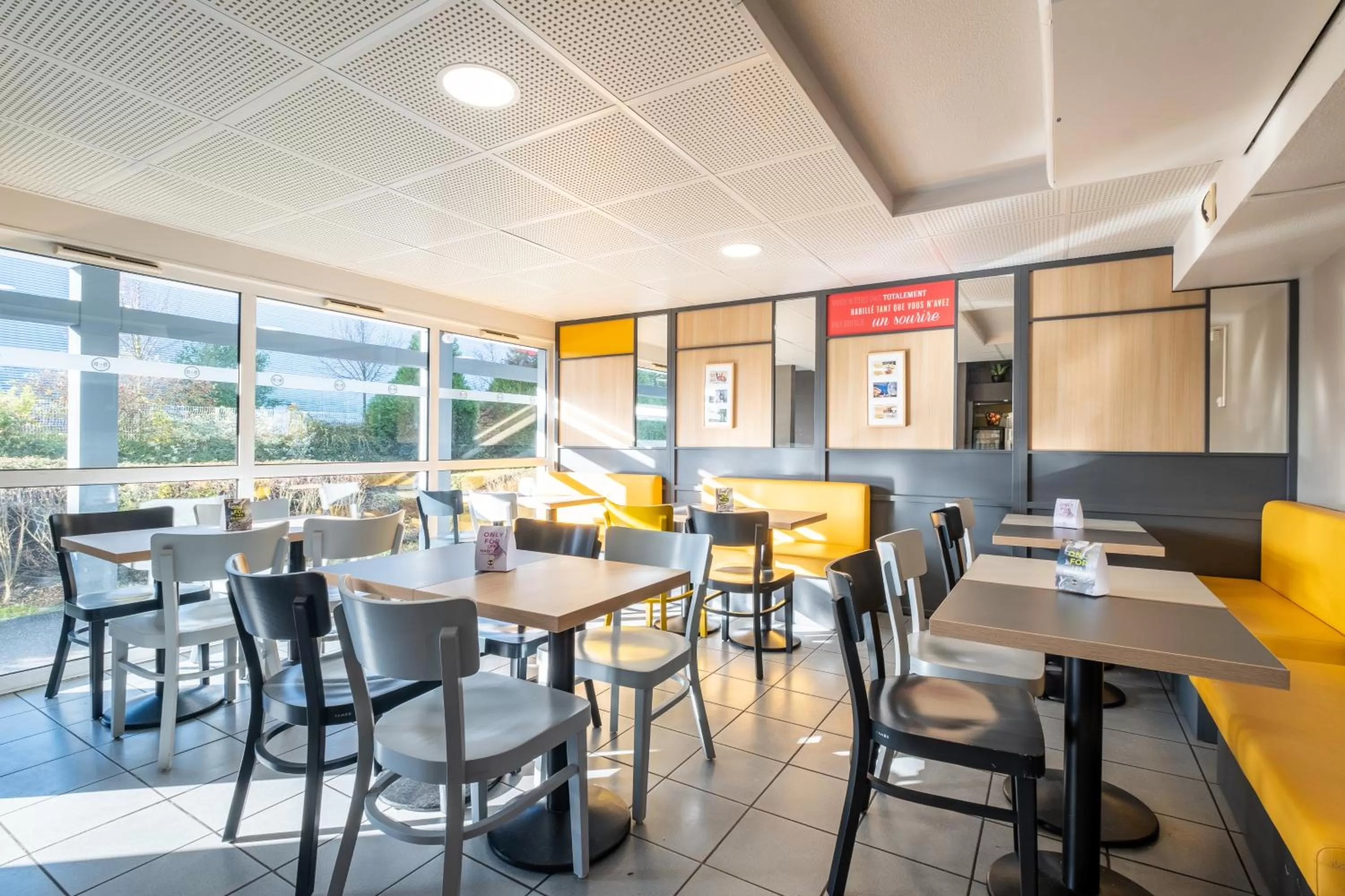 Buffet breakfast in B&B HOTEL Lille Seclin Unexpo