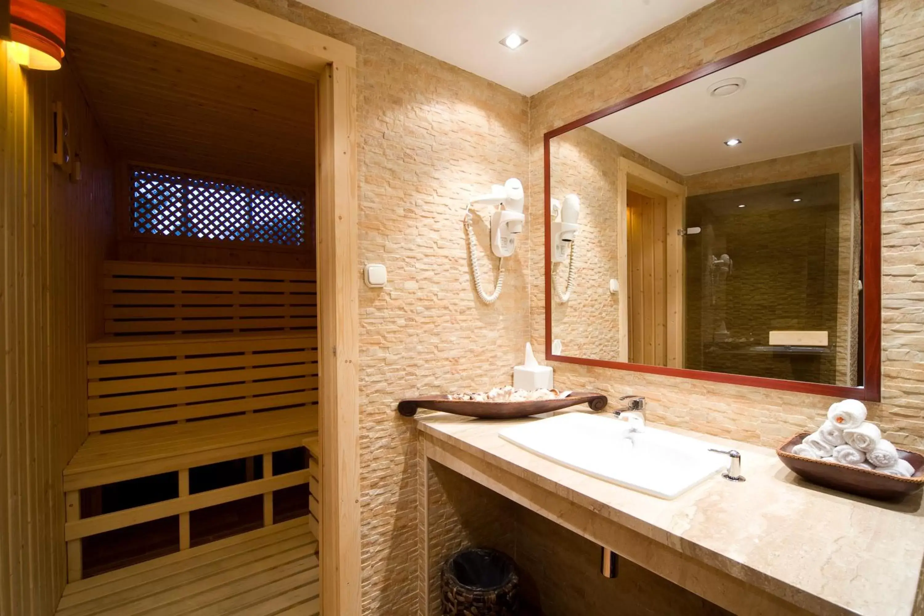 Spa and wellness centre/facilities, Bathroom in Boutique Hotel Victoria Budapest