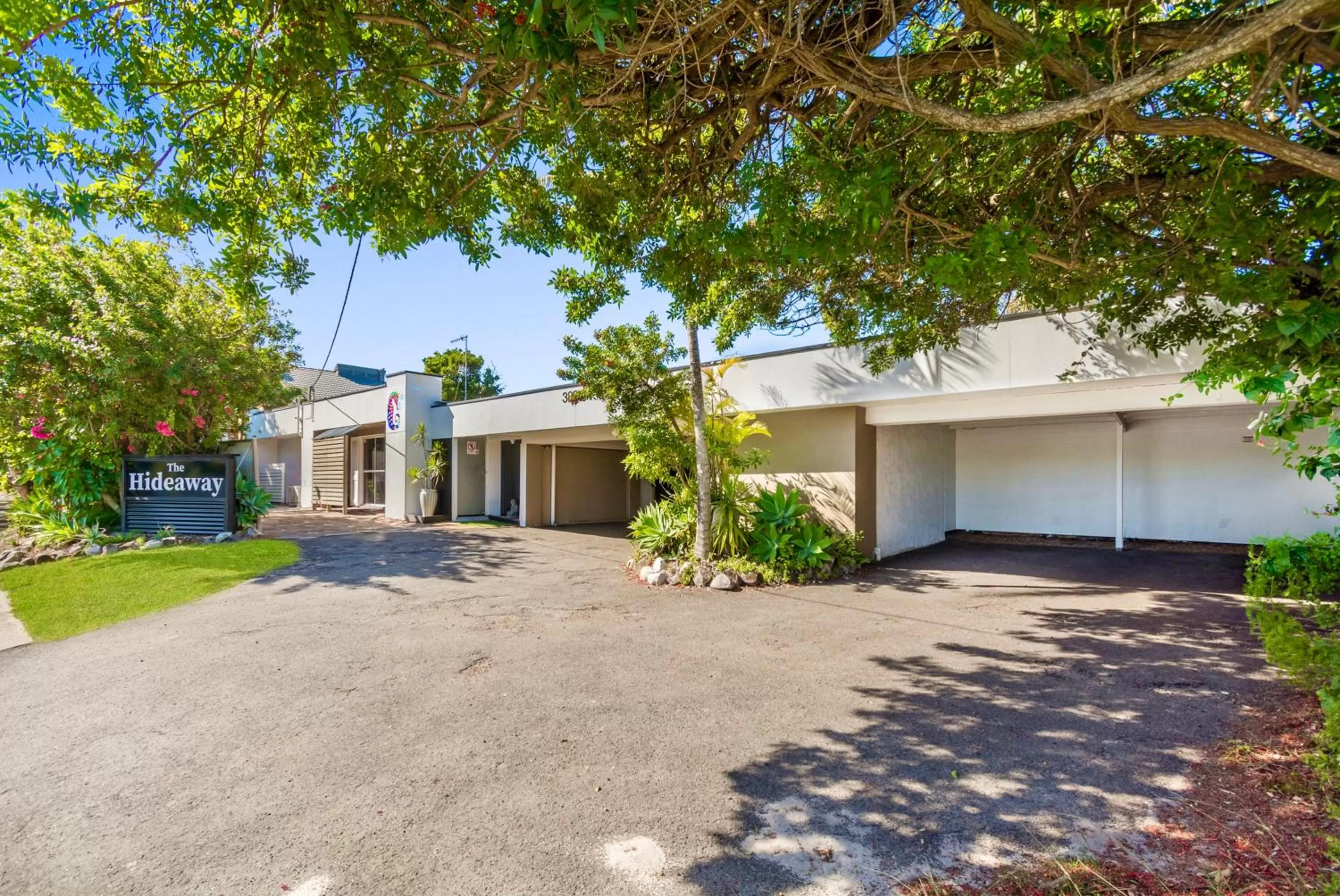 Hideaway Noosa Men Only Beach Resort