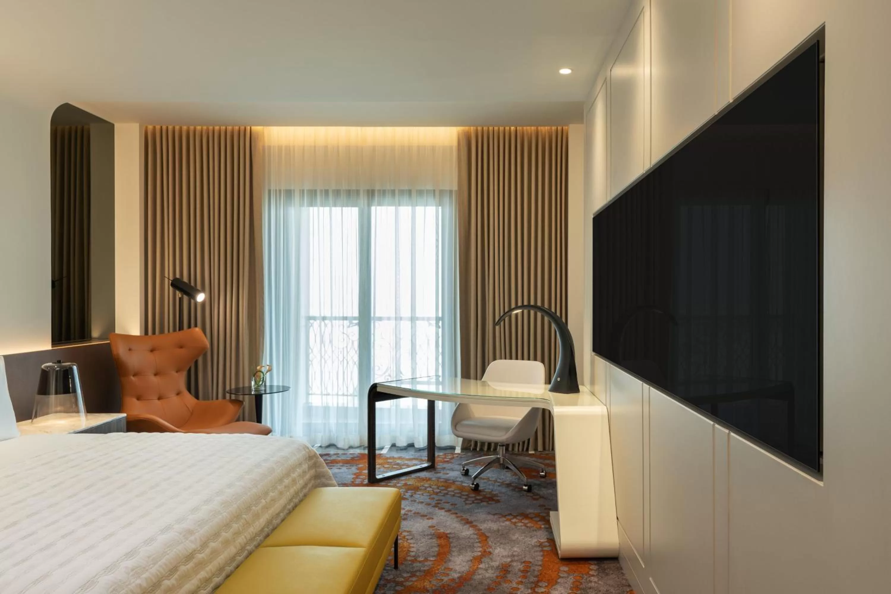 Photo of the whole room, Bed in Le Royal Méridien Place Vendôme Lusail