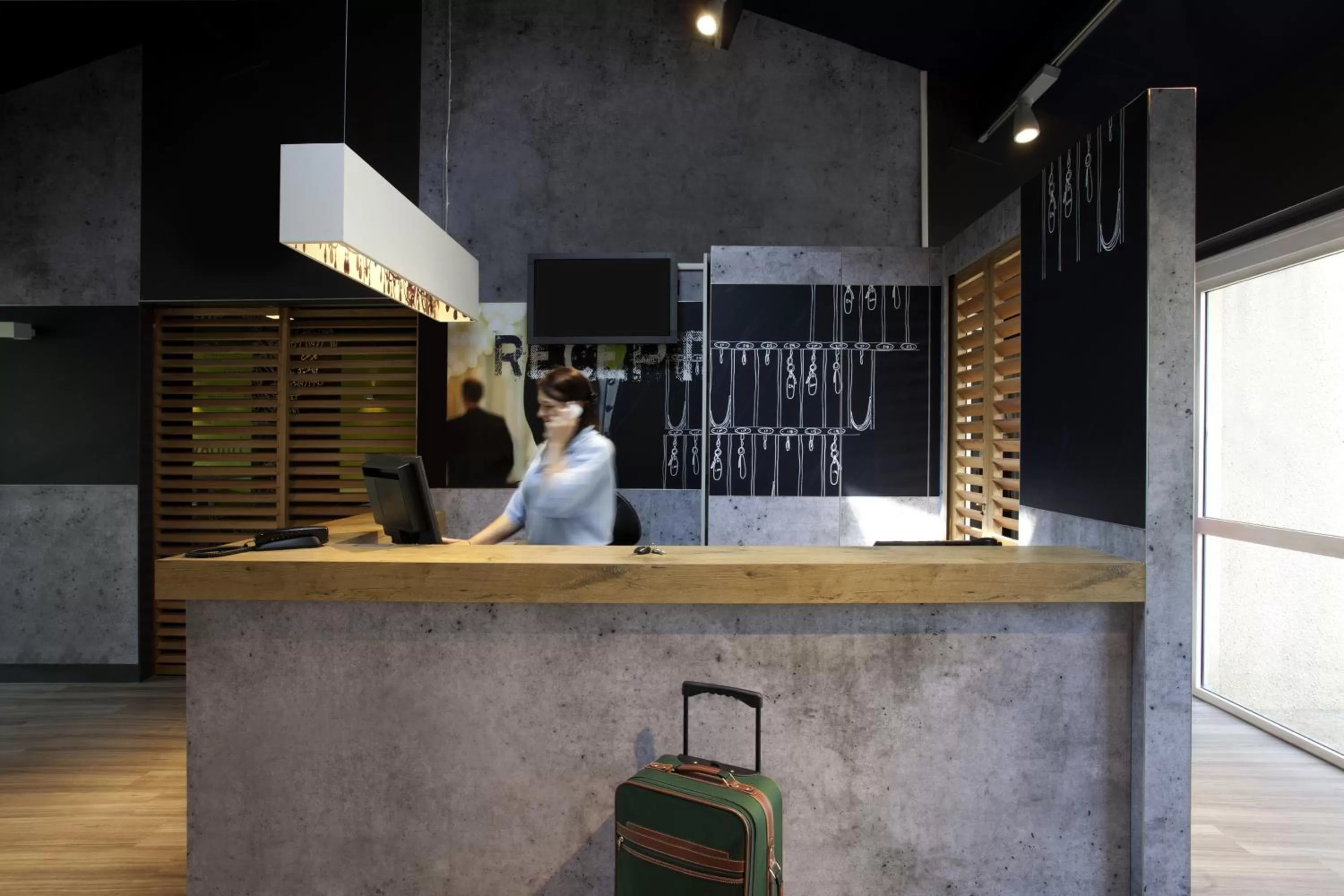 Lobby or reception in IBIS Budget Tarbes