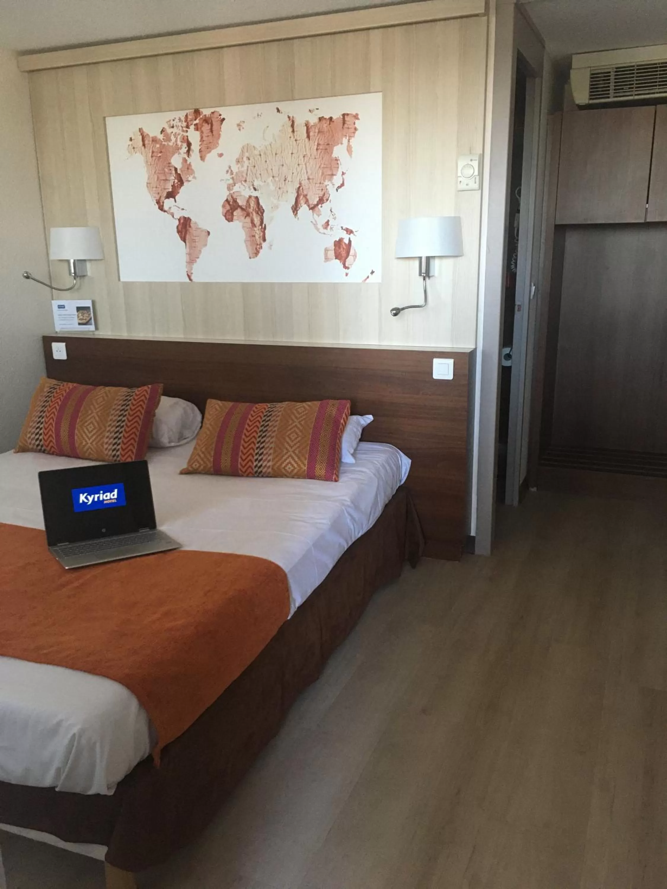 Bed in Kyriad Montpellier Nord Parc Euromédecine