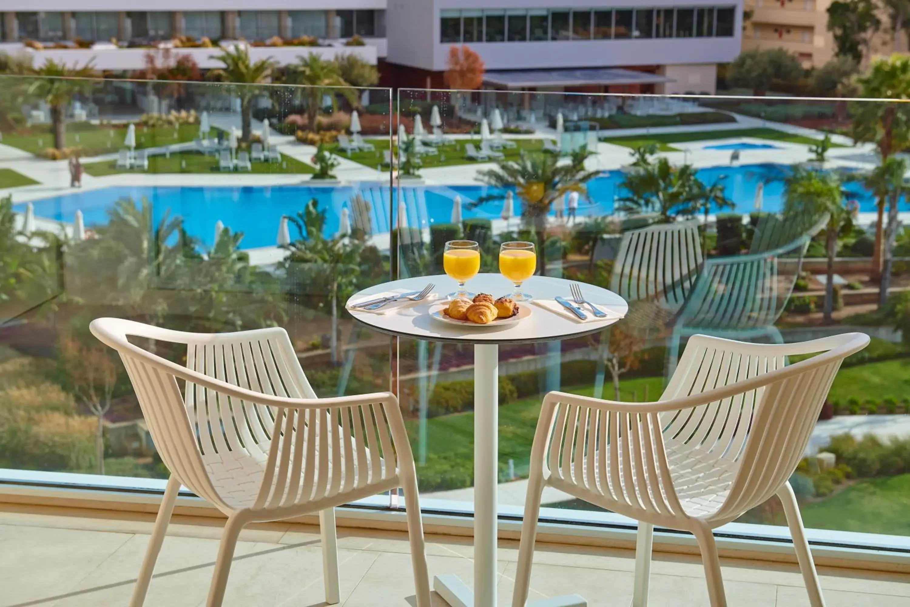 Balcony/Terrace, Swimming Pool in Hipotels Gran Playa de Palma