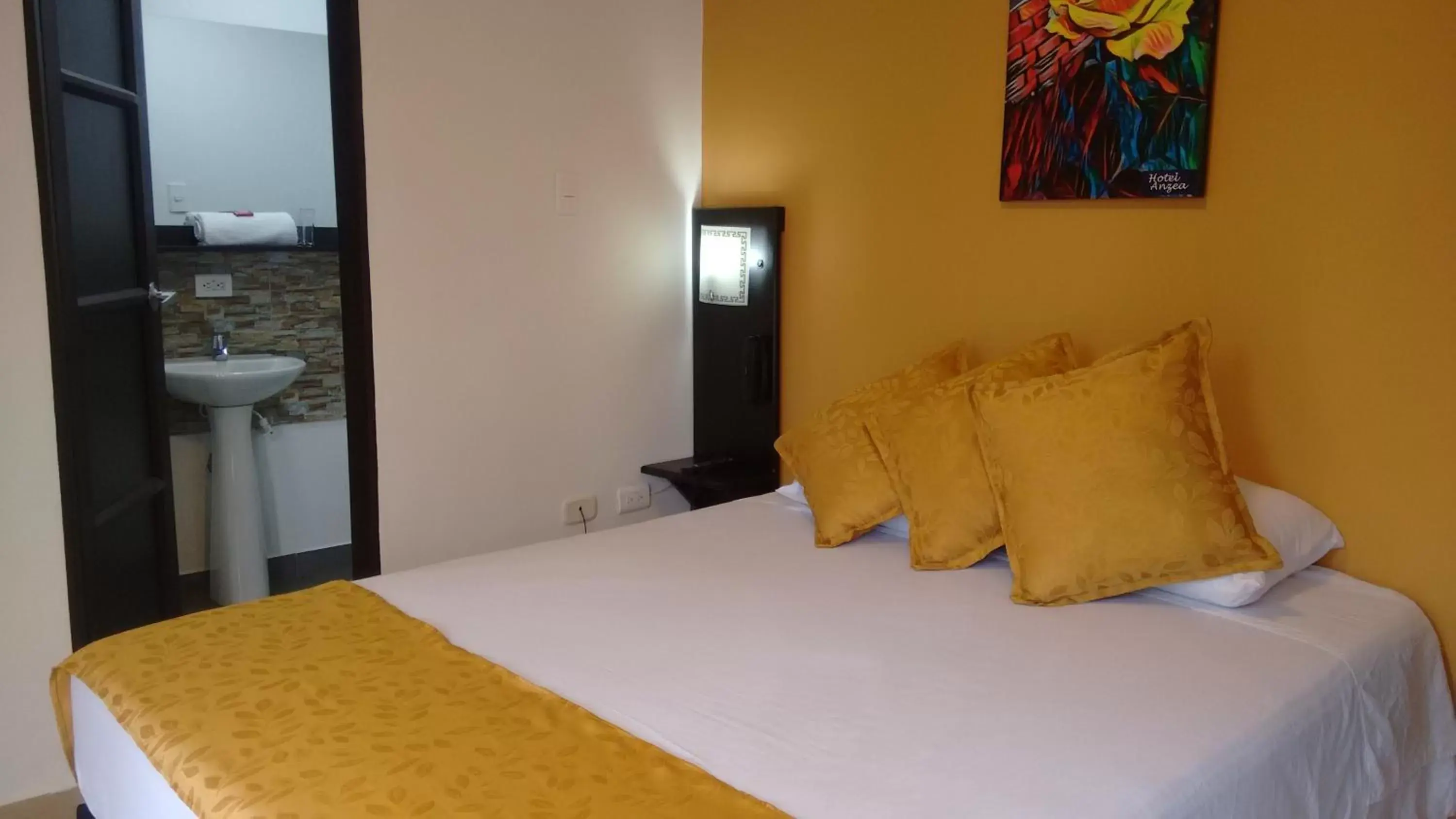 Large Double Room in Hotel Anzea Large Double Room in Hotel Anzea