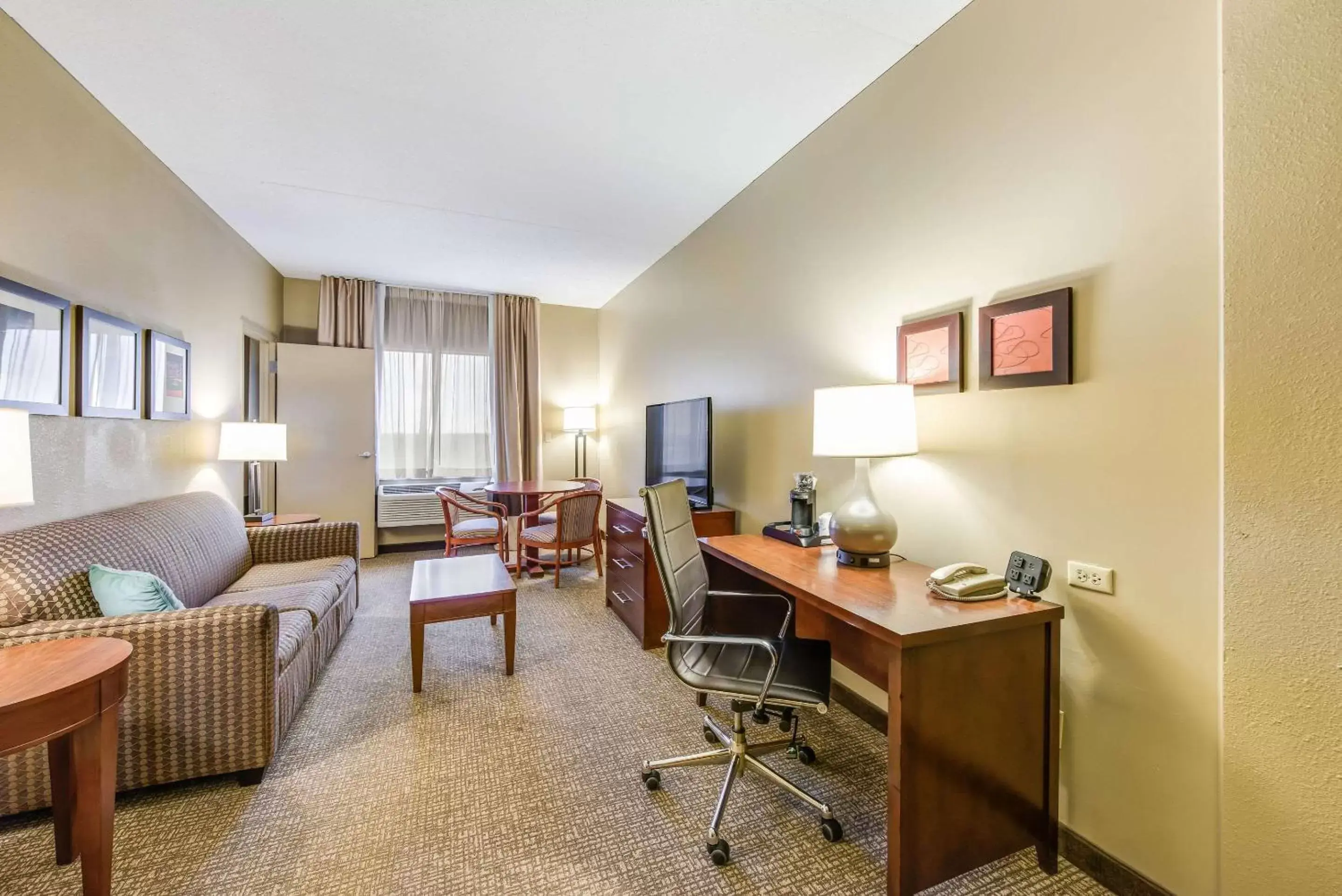 Photo of the whole room in Comfort Suites Chicago O'Hare Airport