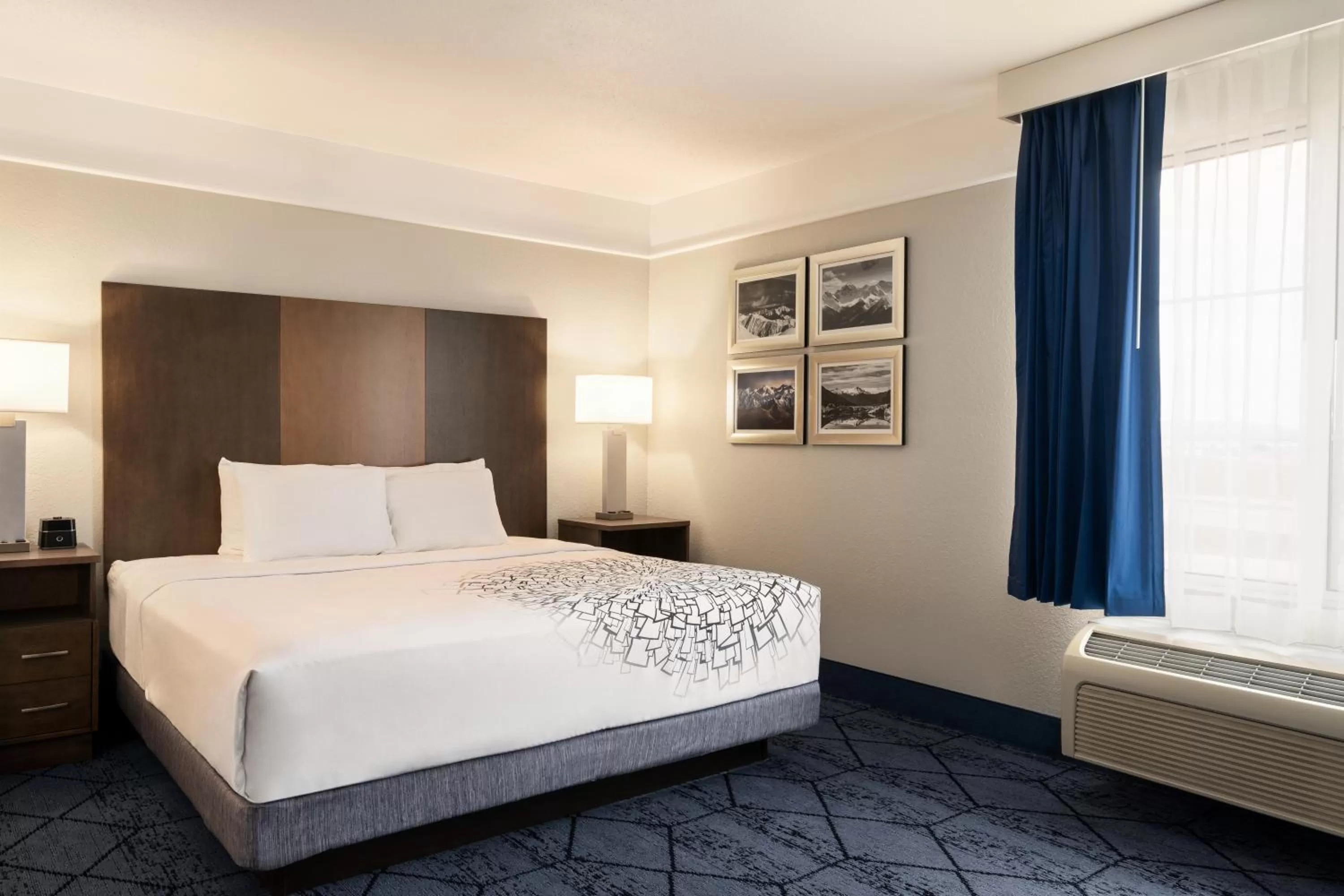 Bed in La Quinta Inn and Suites by Wyndham at WaTiki Waterpark