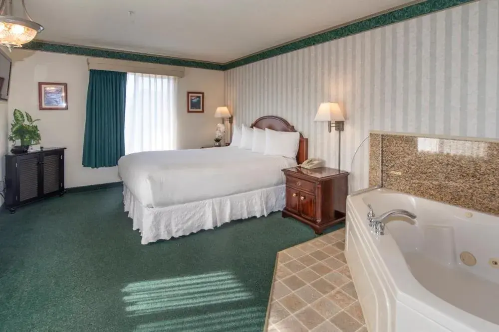 Bed in Emerald Dolphin Inn & Mini Golf Bed in Emerald Dolphin Inn & Mini Golf