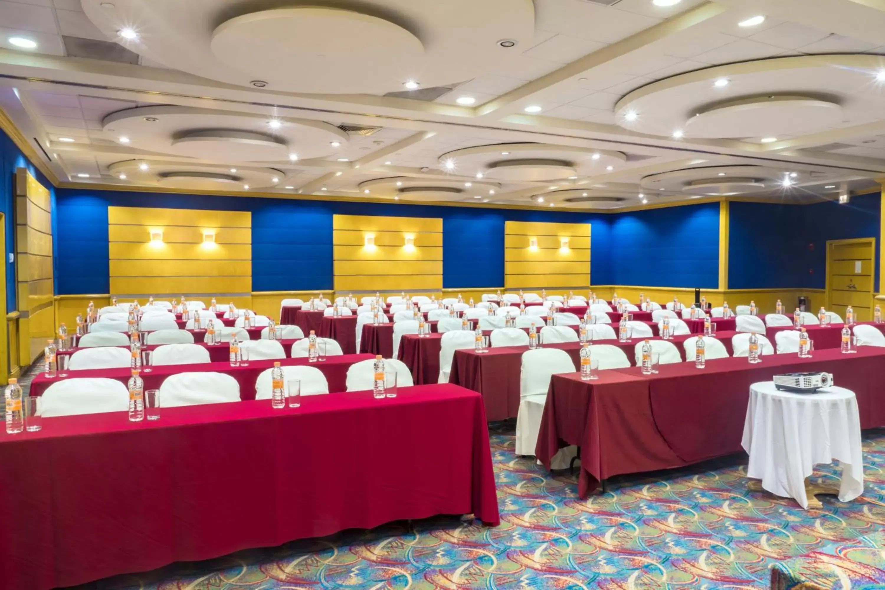 Meeting/conference room in Holiday Inn Monterrey-Parque Fundidora, an IHG Hotel