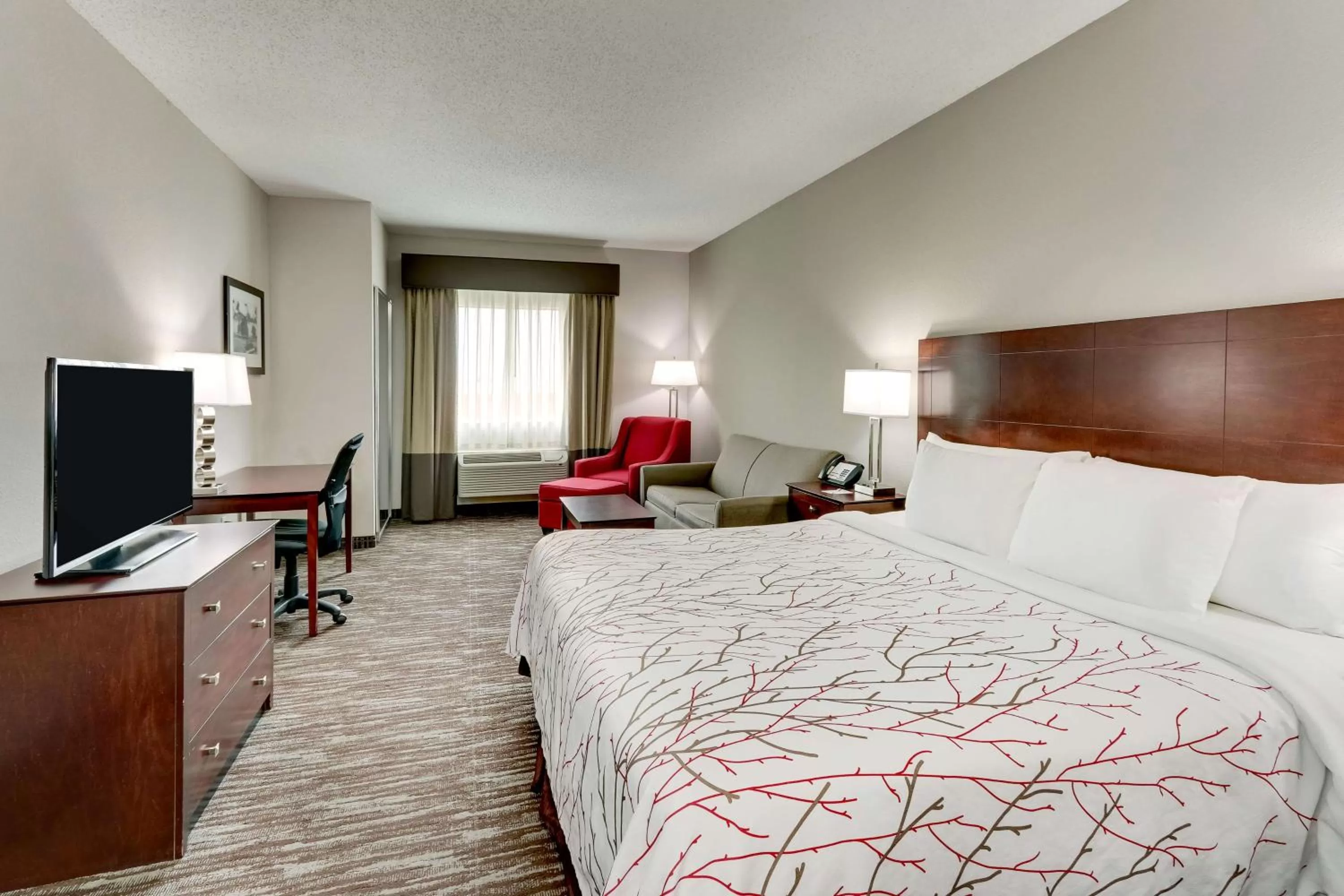 Bedroom, Bed in Best Western Plus University Inn & Suites