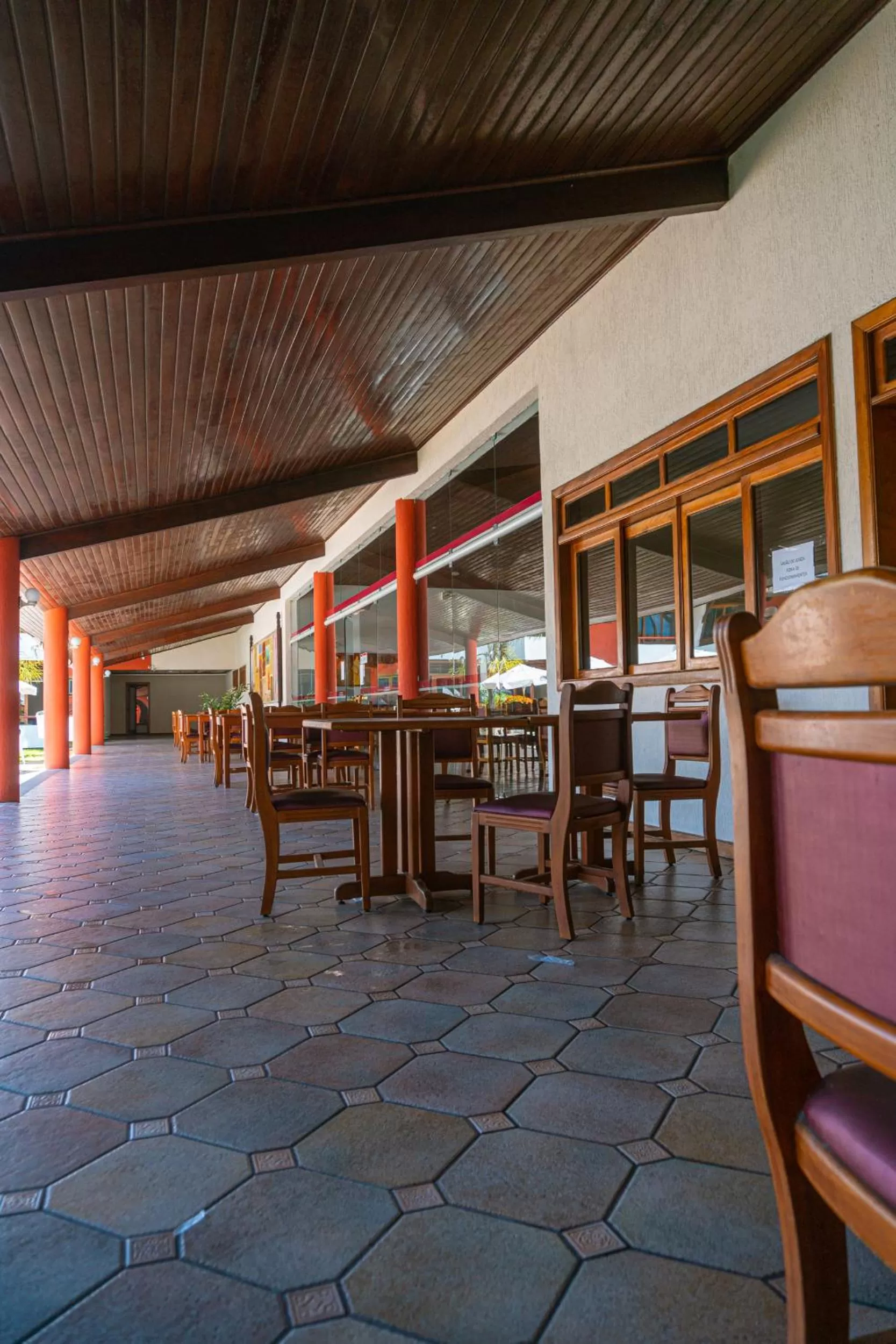 Restaurant/places to eat in Porto das Naus Praia Hotel