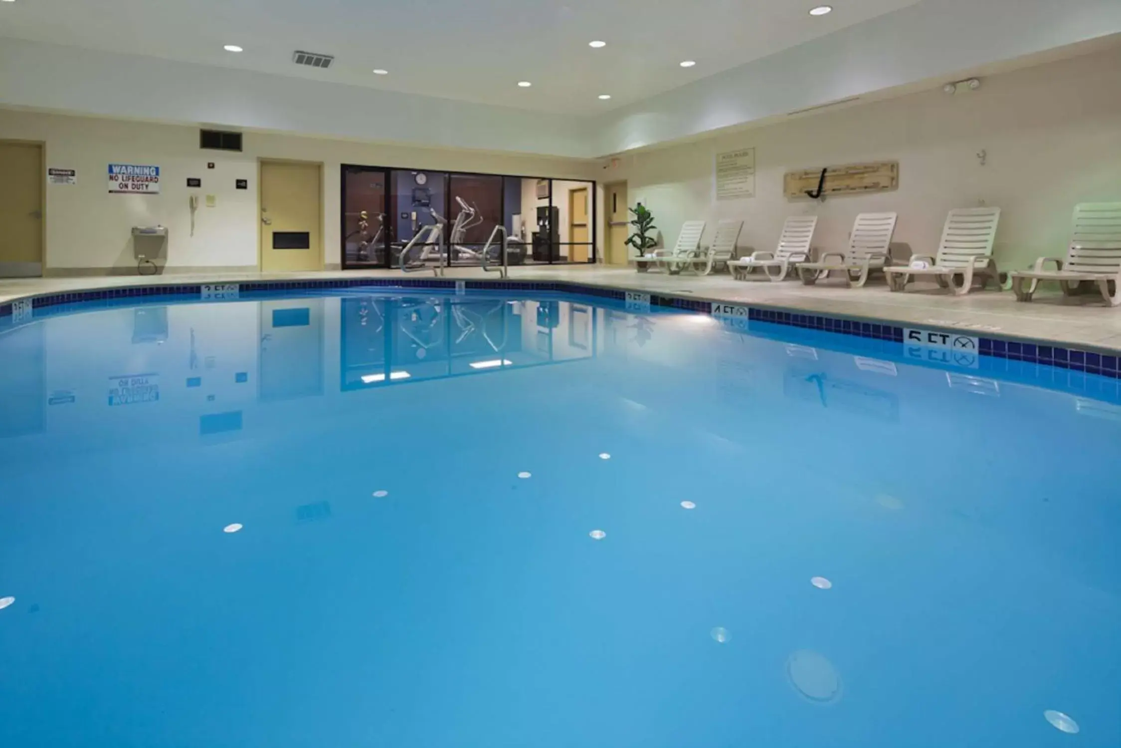 Pool view in Hampton Inn Youngstown-North Pool view in Hampton Inn Youngstown-North