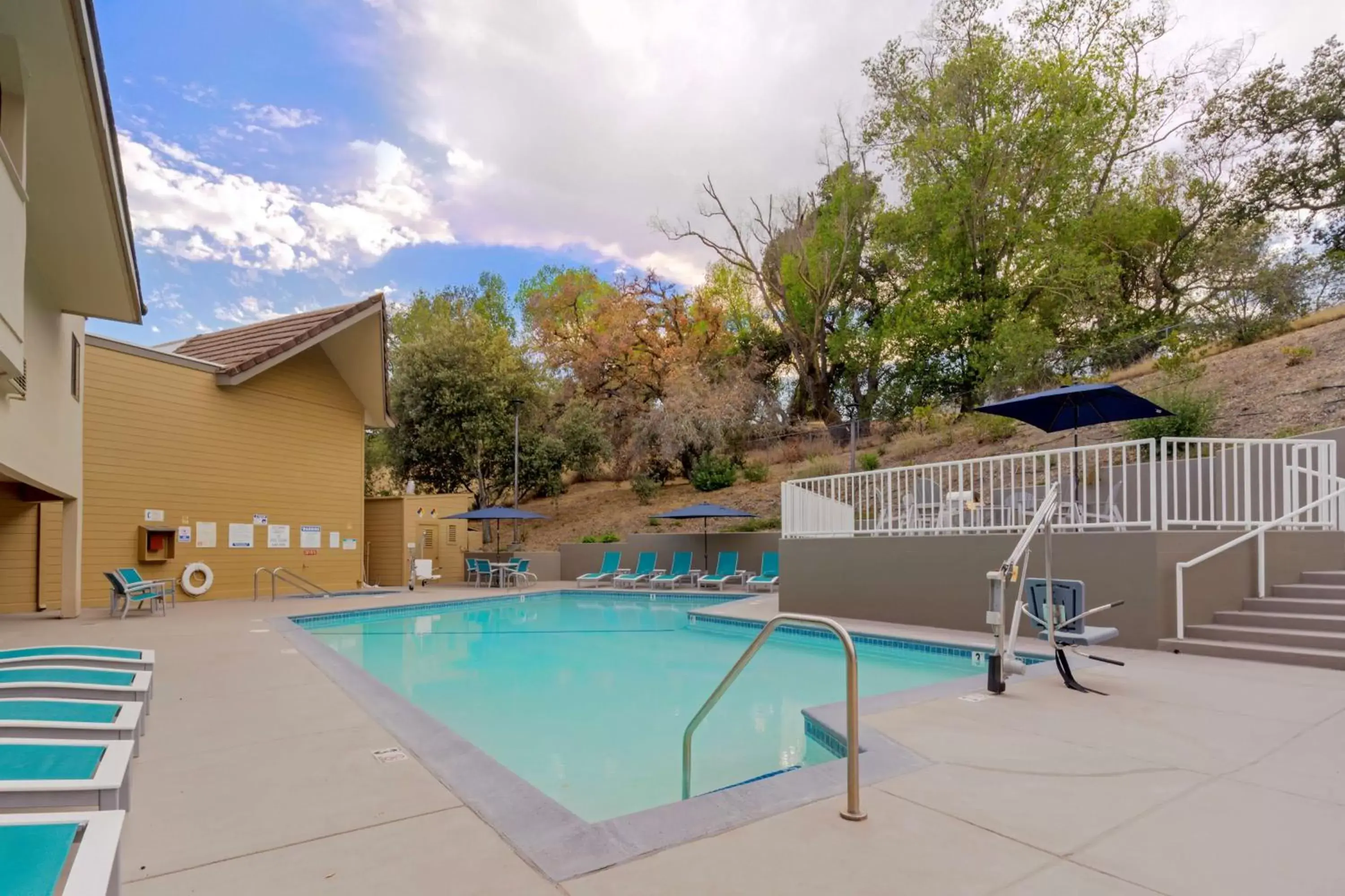 Pool view, Swimming Pool in Best Western Plus Novato Oaks Inn