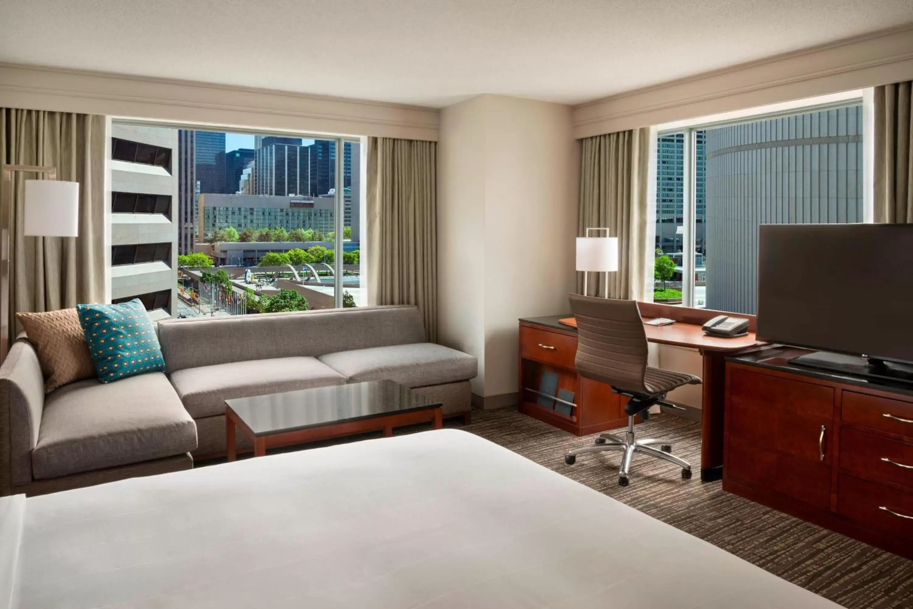 Photo of the whole room, Seating Area in Marriott Downtown at CF Toronto Eaton Centre