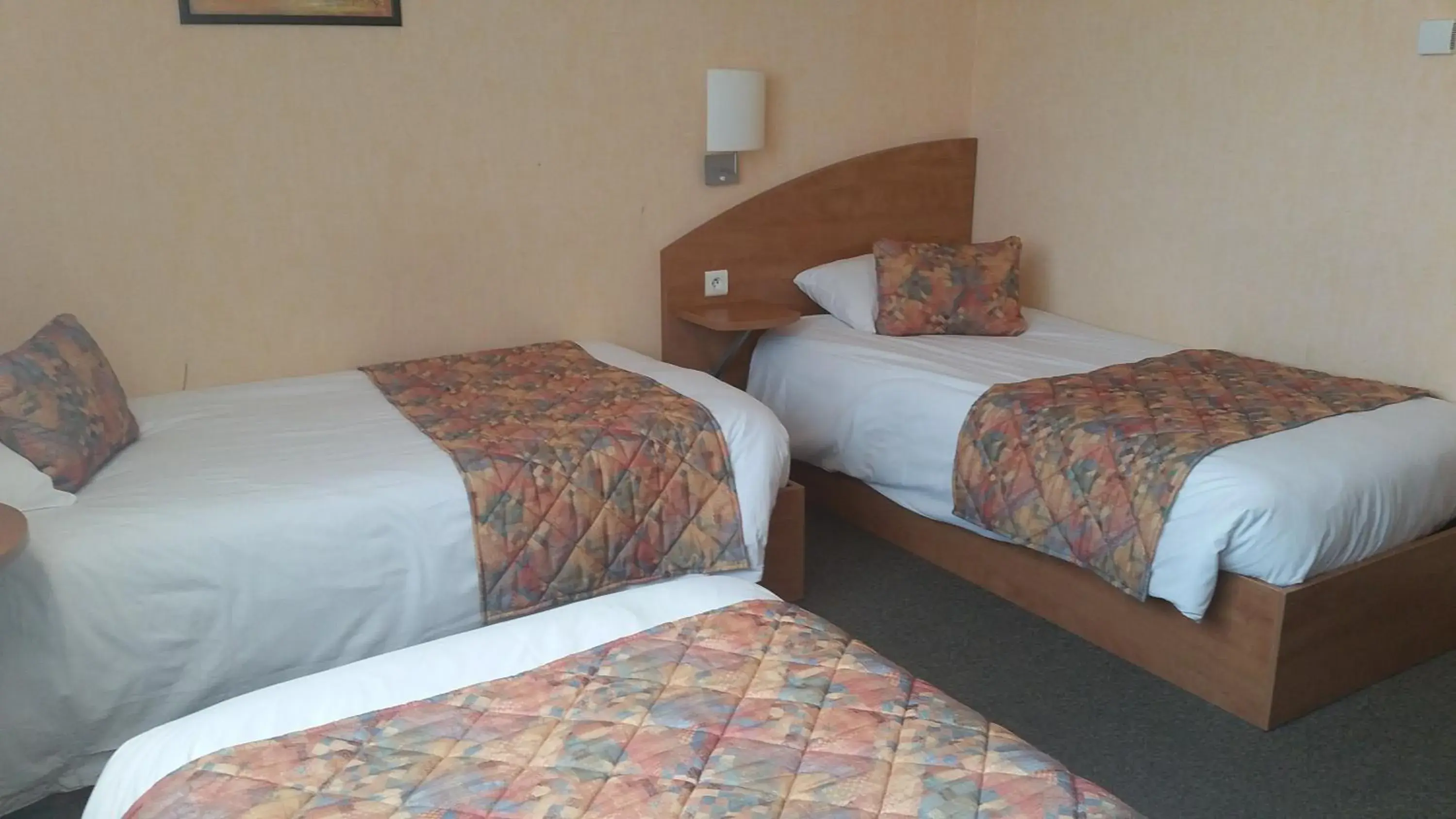 Bedroom, Bed in The Originals City, Le Logis d'Elb¿ Cholet Nord (Inter-Hotel)