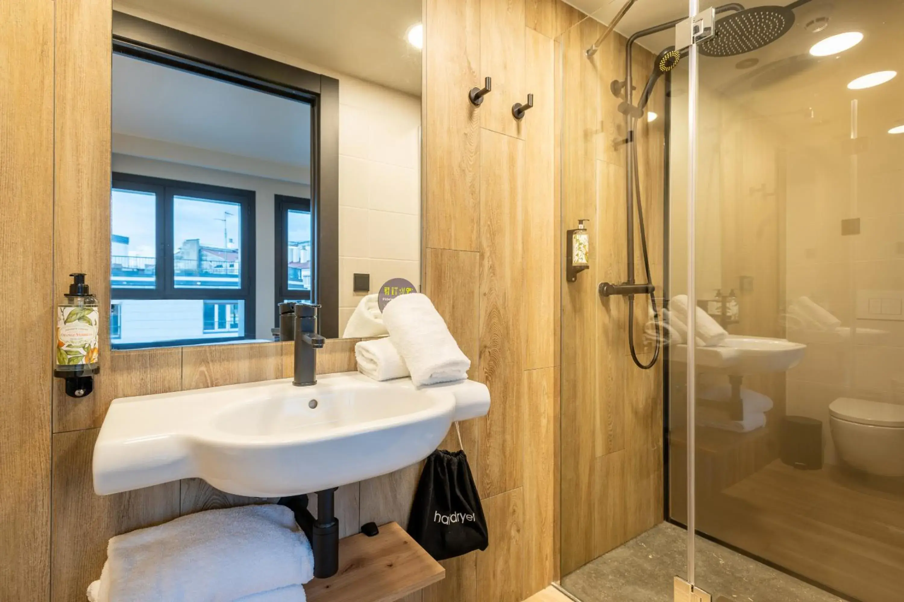 Shower, Bathroom in Hotel Bed4U Zurriola San Sebastian