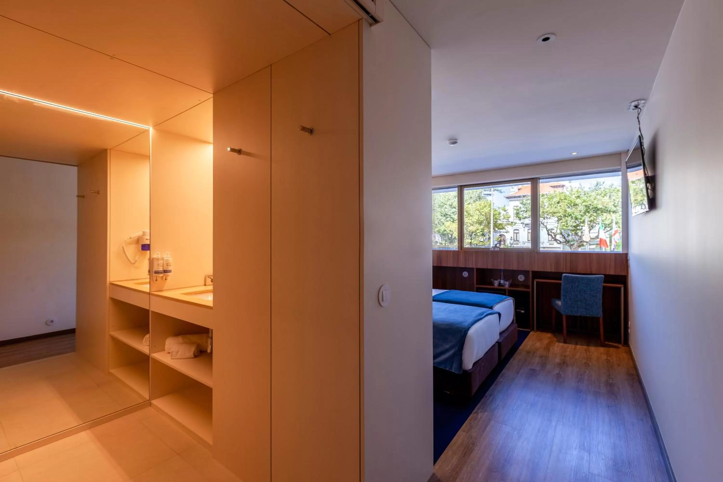 Photo of the whole room, Bed in Sea Porto Hotel