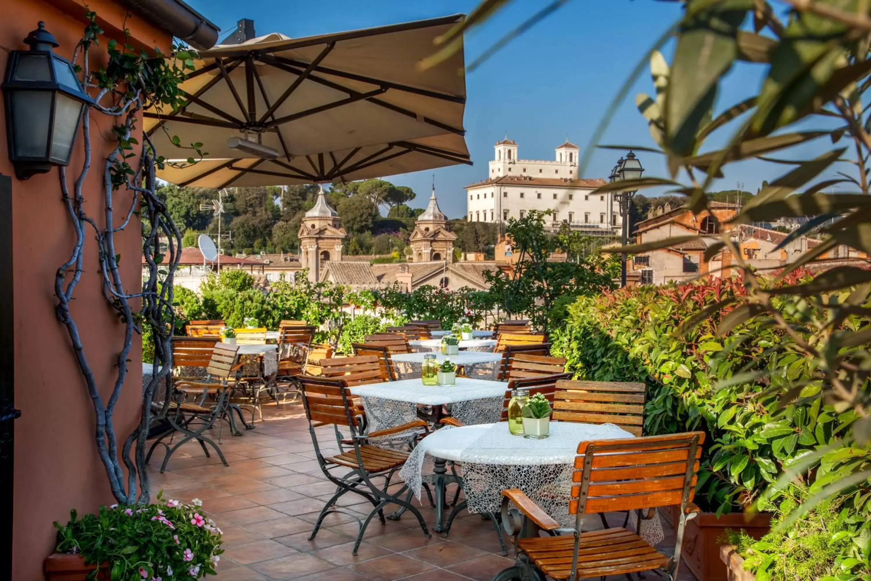 Patio, Restaurant/Places to Eat in Hotel Mozart