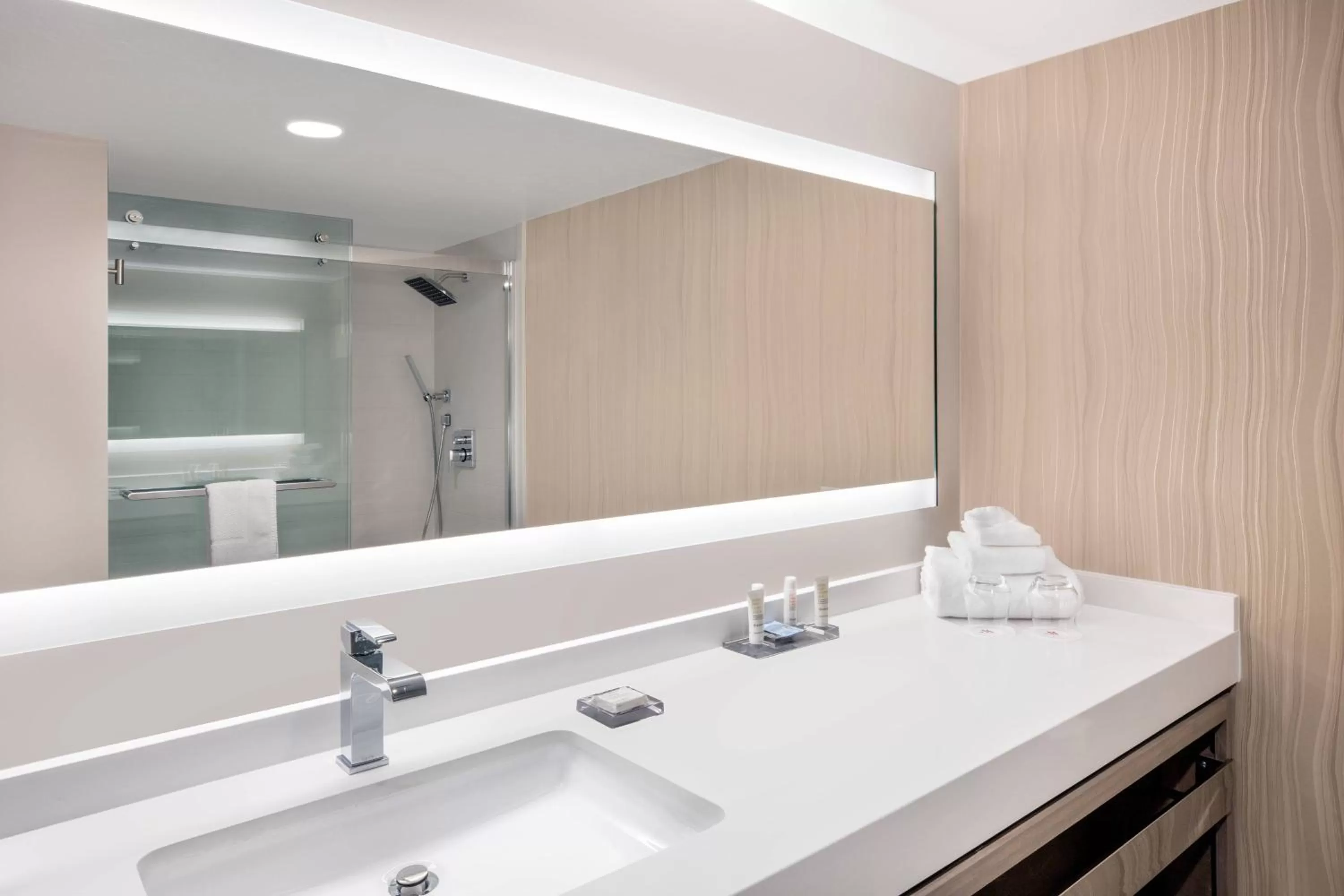 Bathroom in Tucson Marriott University Park