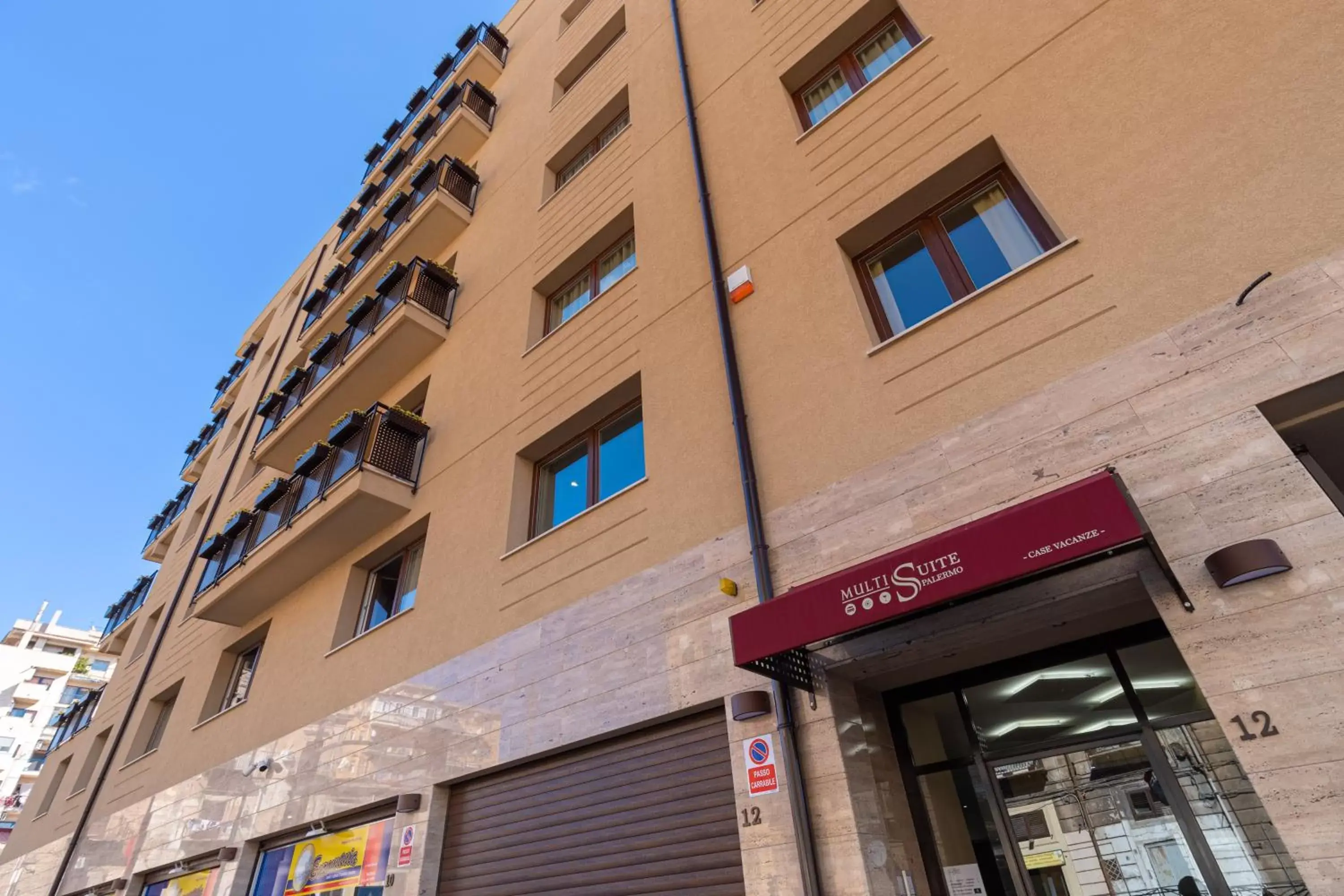 Property Building in Palermo Blu - Multi Suite