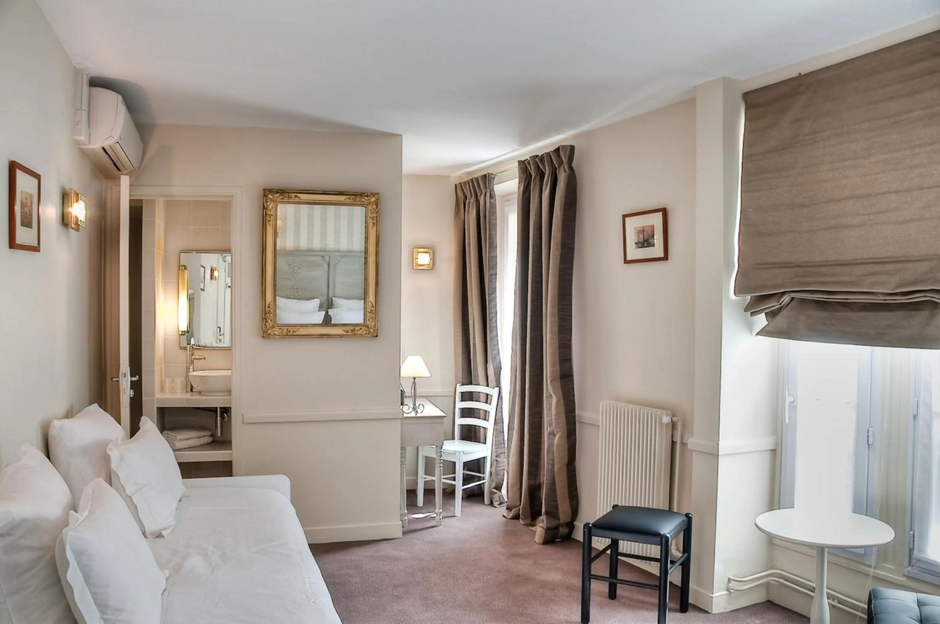 Living room in Hôtel de la Motte Picquet