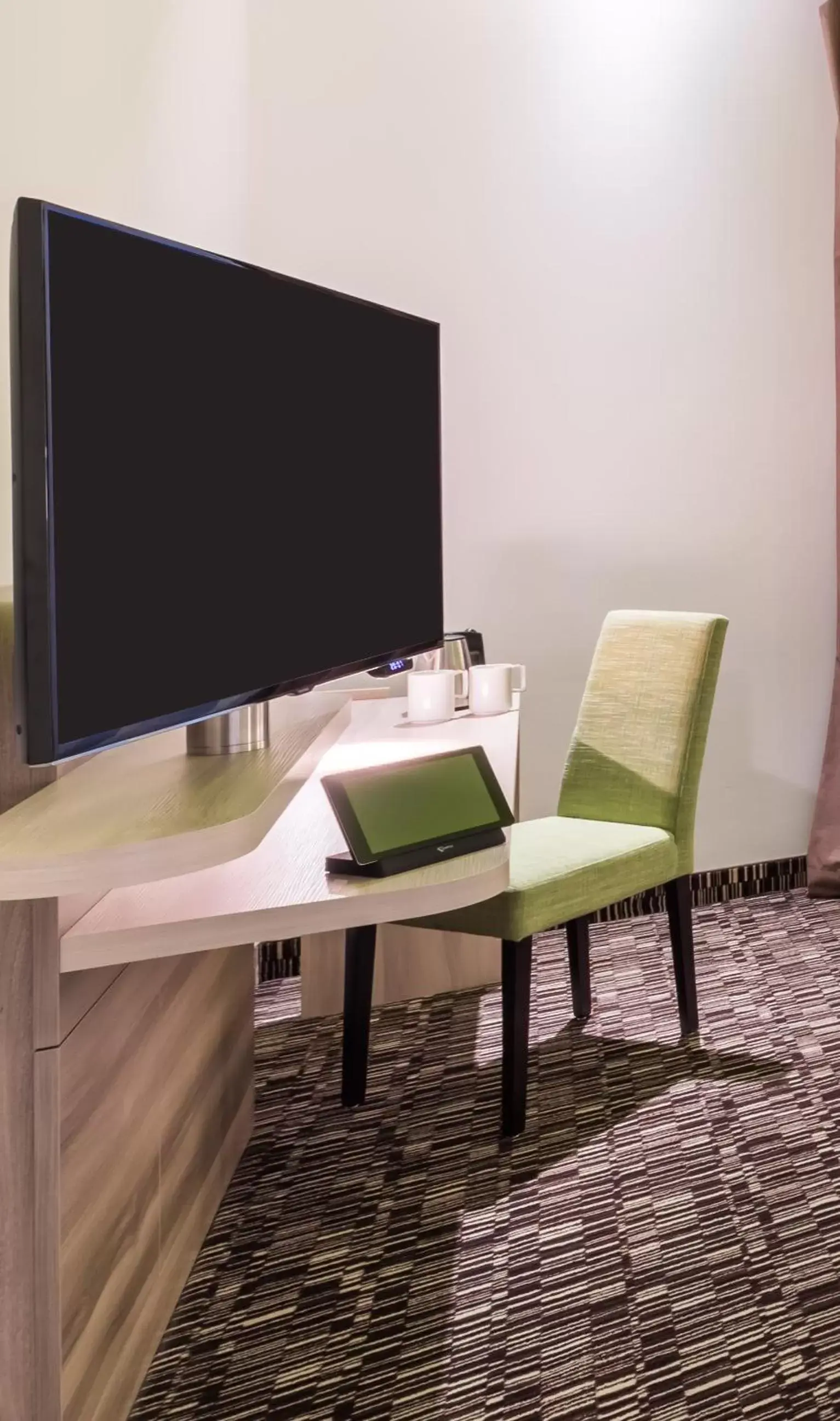 TV and multimedia, TV/Entertainment Center in Park Inn by Radisson Neumarkt