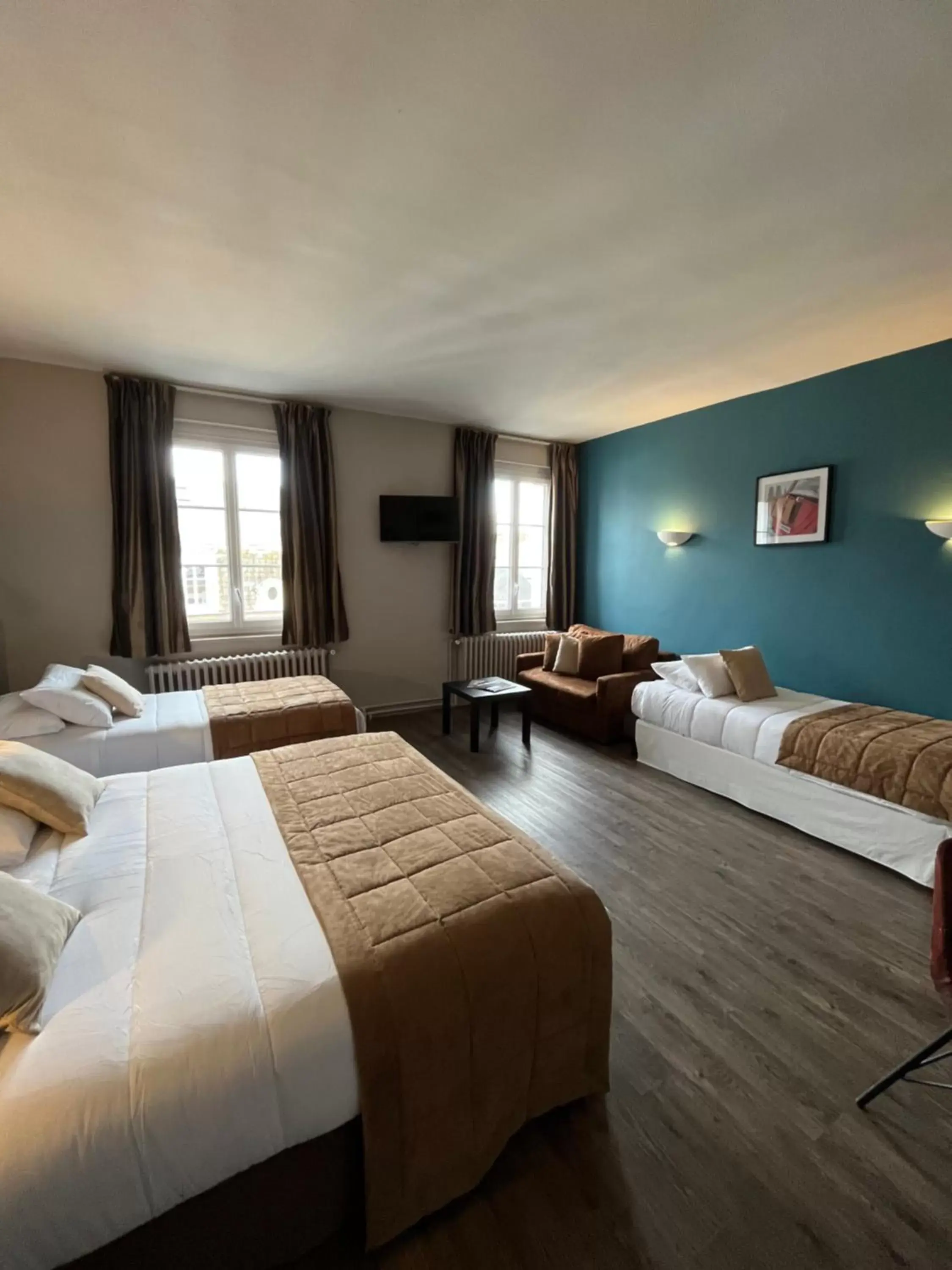 Seating area, Bed in Hotel Des Cedres