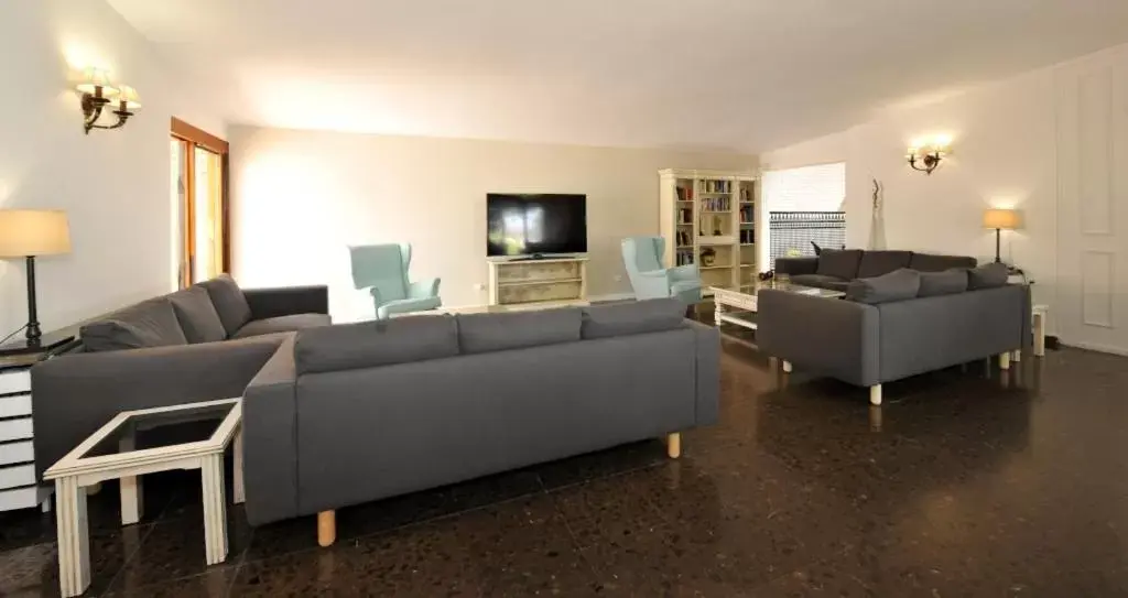 Communal lounge/ TV room, Seating Area in Hotel Salobreña Suites
