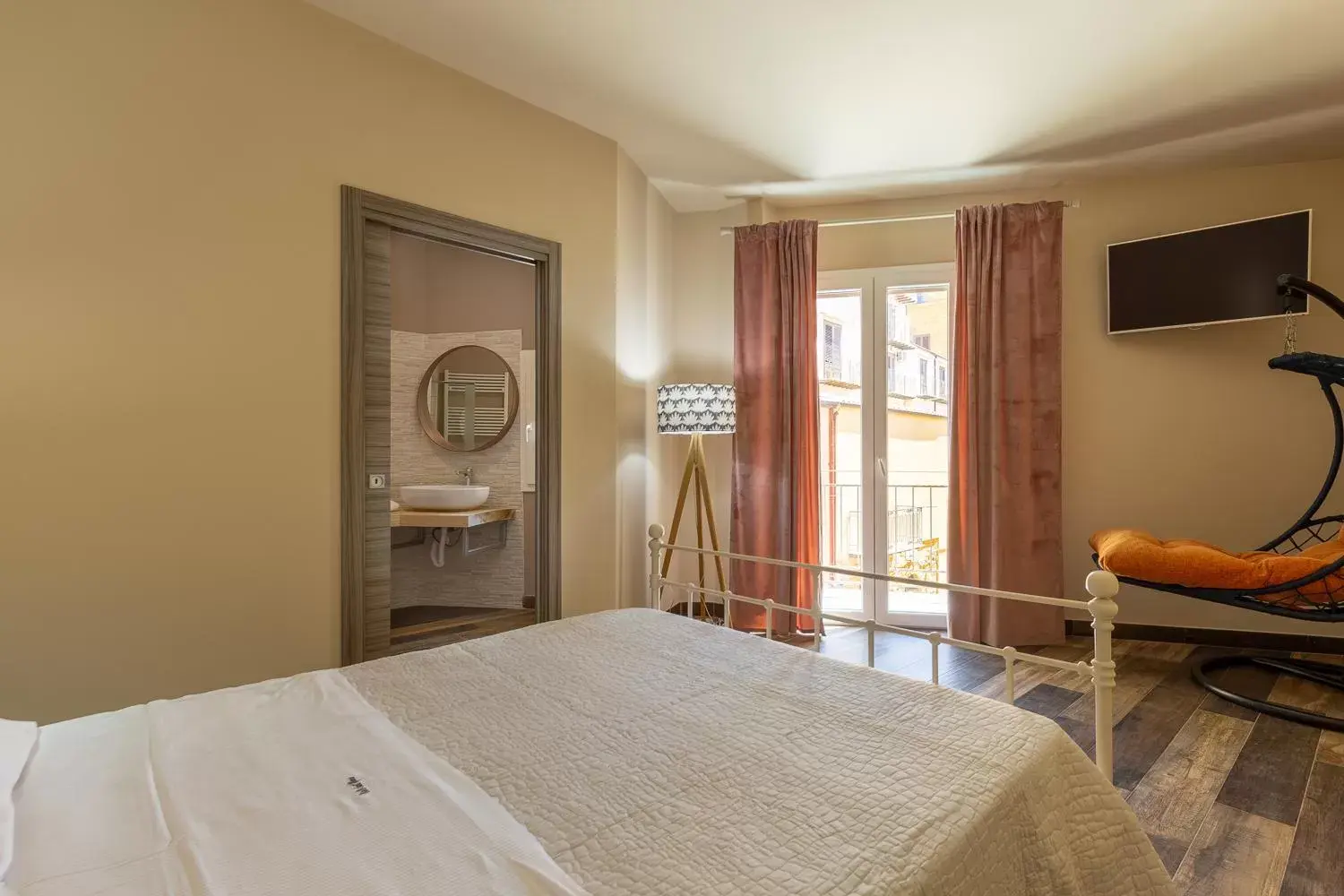 Deluxe Double Room with Balcony in BnB Sant'Alfonso