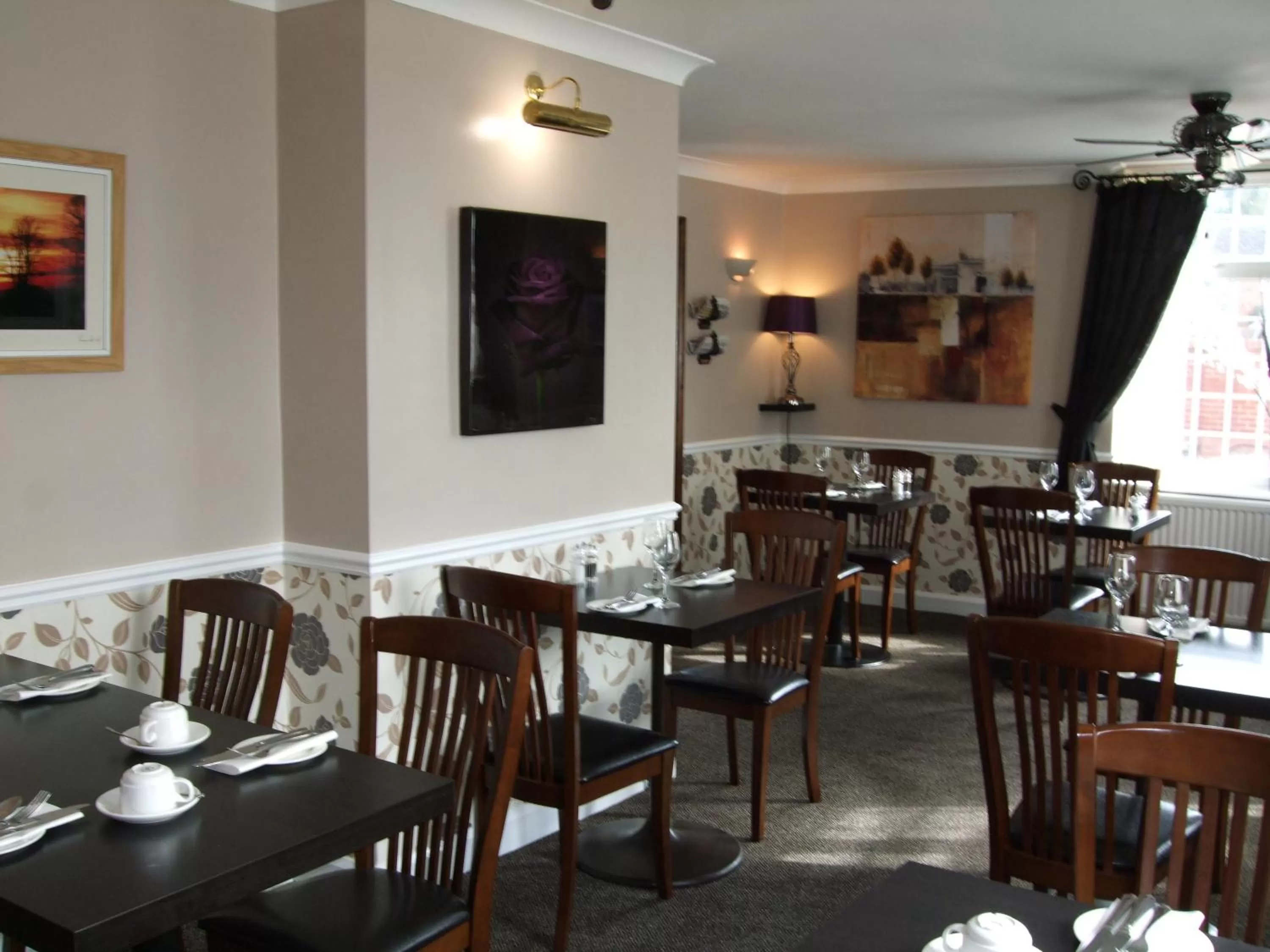 Restaurant/places to eat in Grove House Hotel