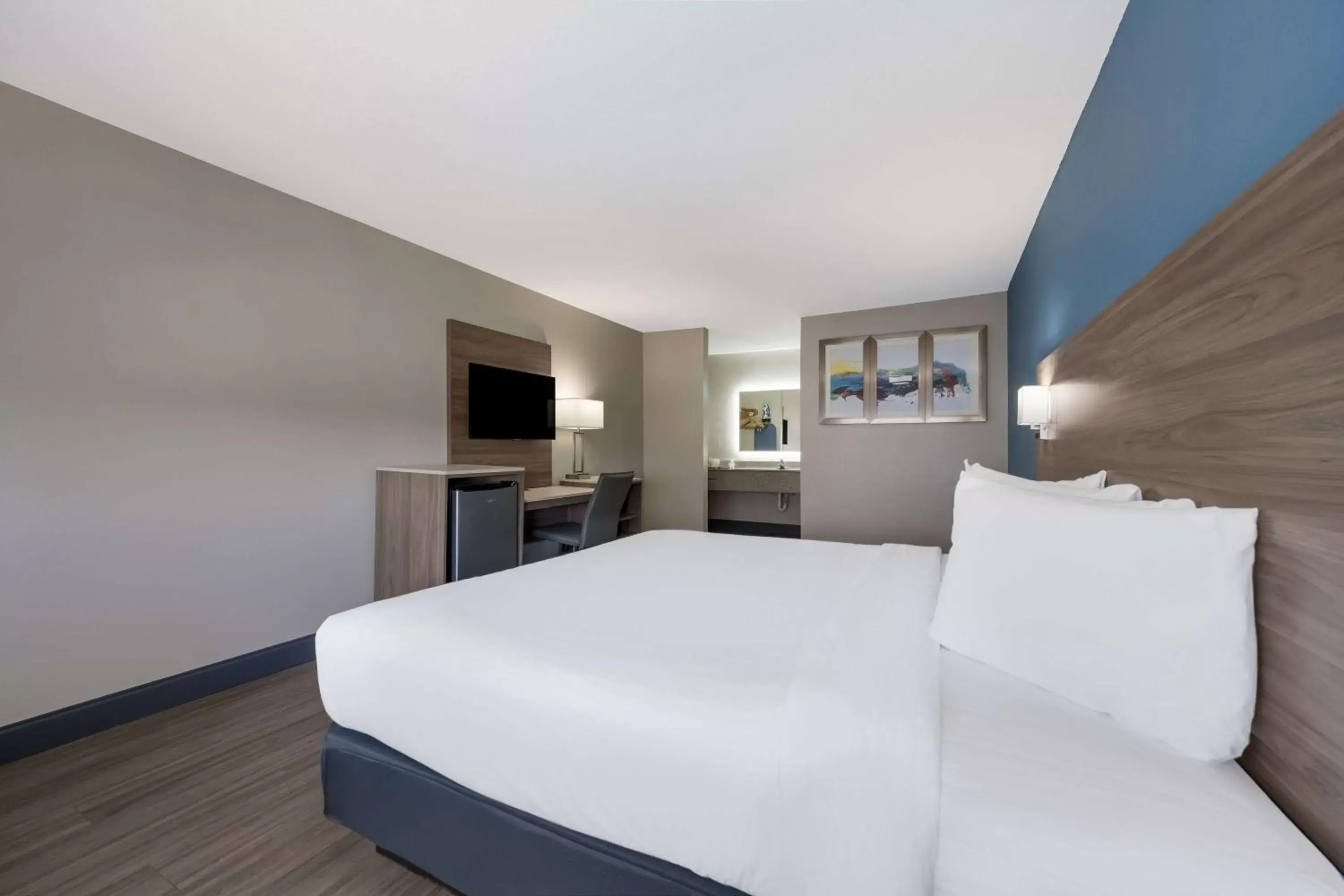 Bedroom, Bed in SureStay Hotel by Best Western Spring North Houston