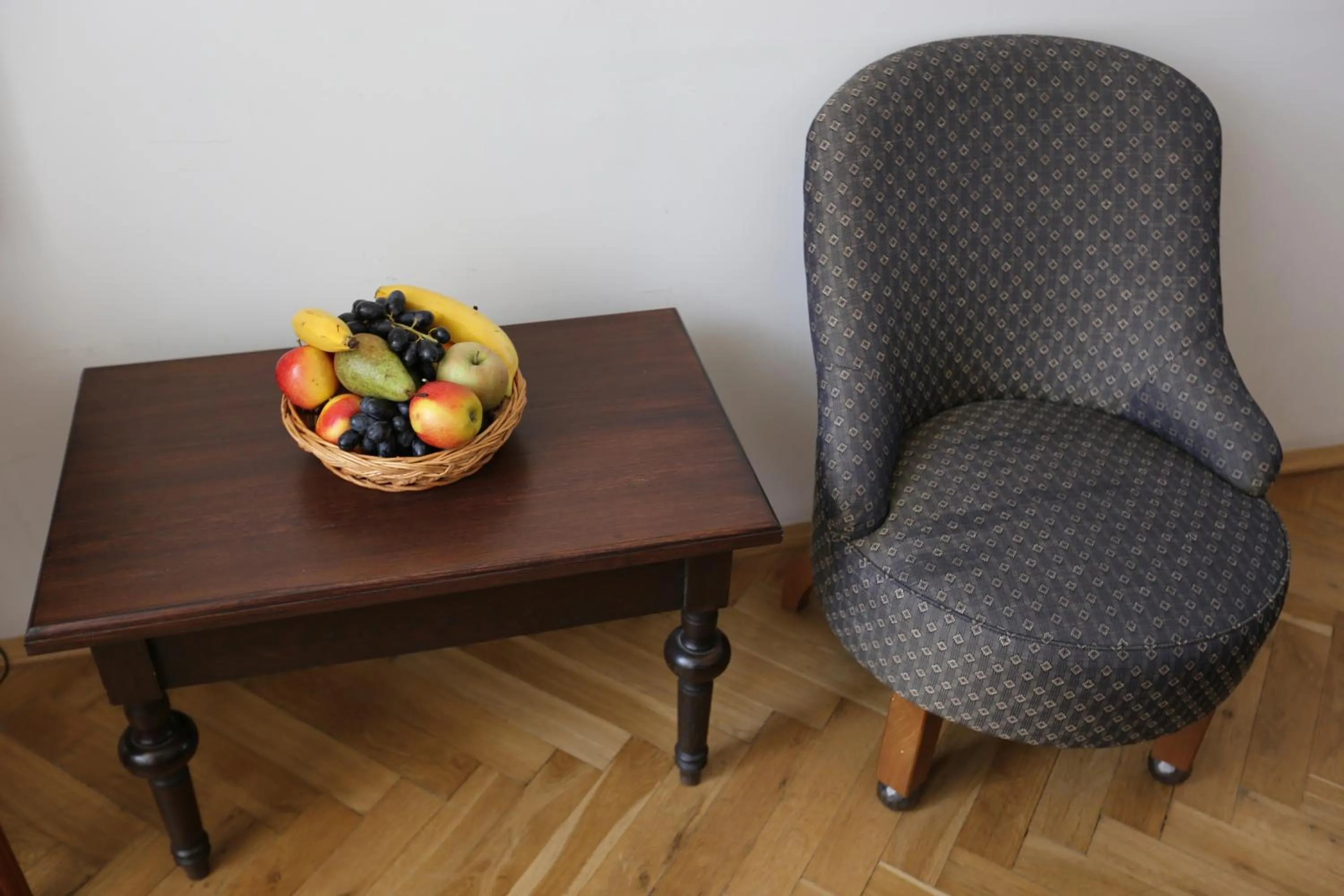 Seating area in Hotel King George