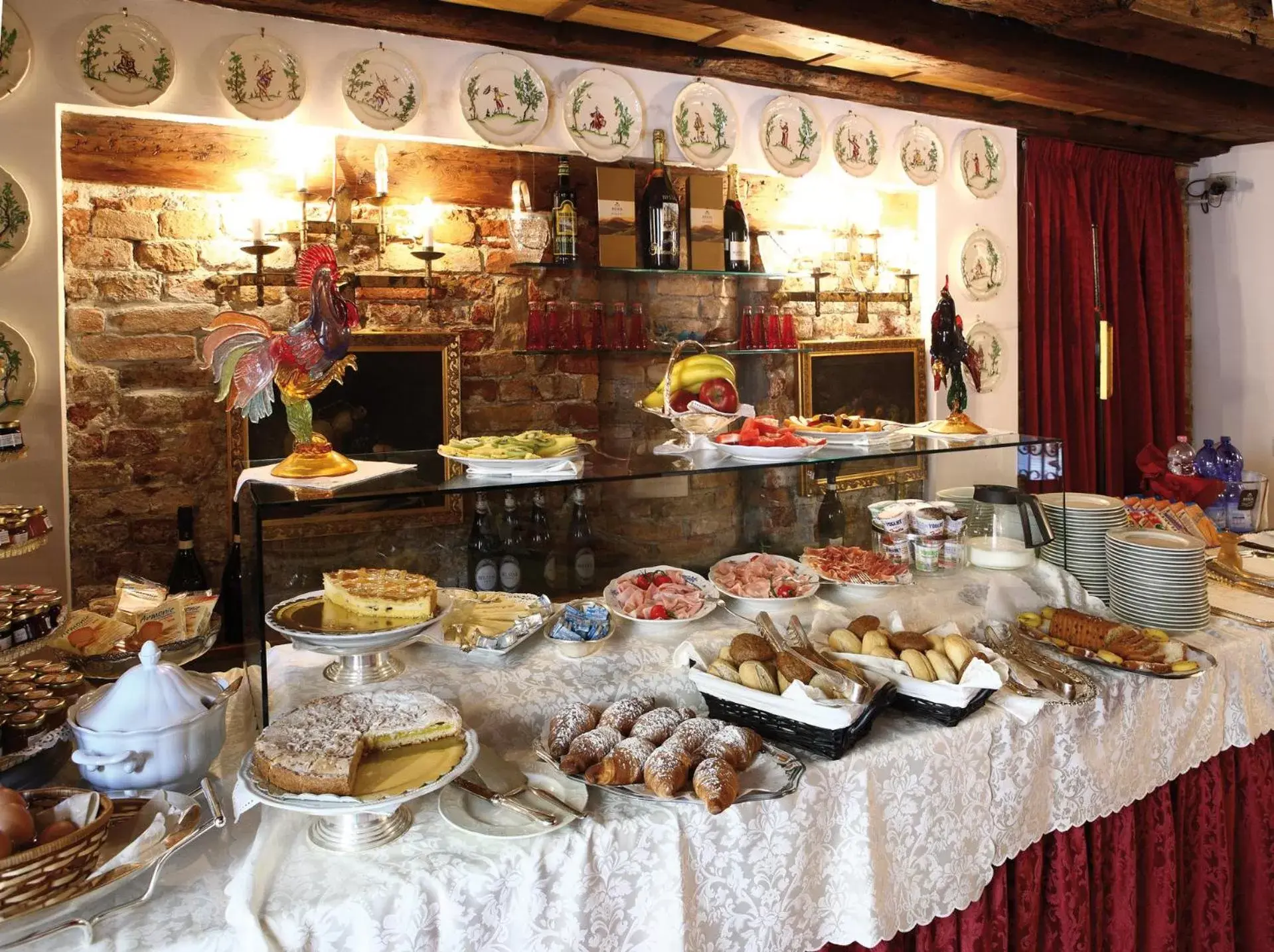 Restaurant/places to eat in Hotel Palazzo Abadessa